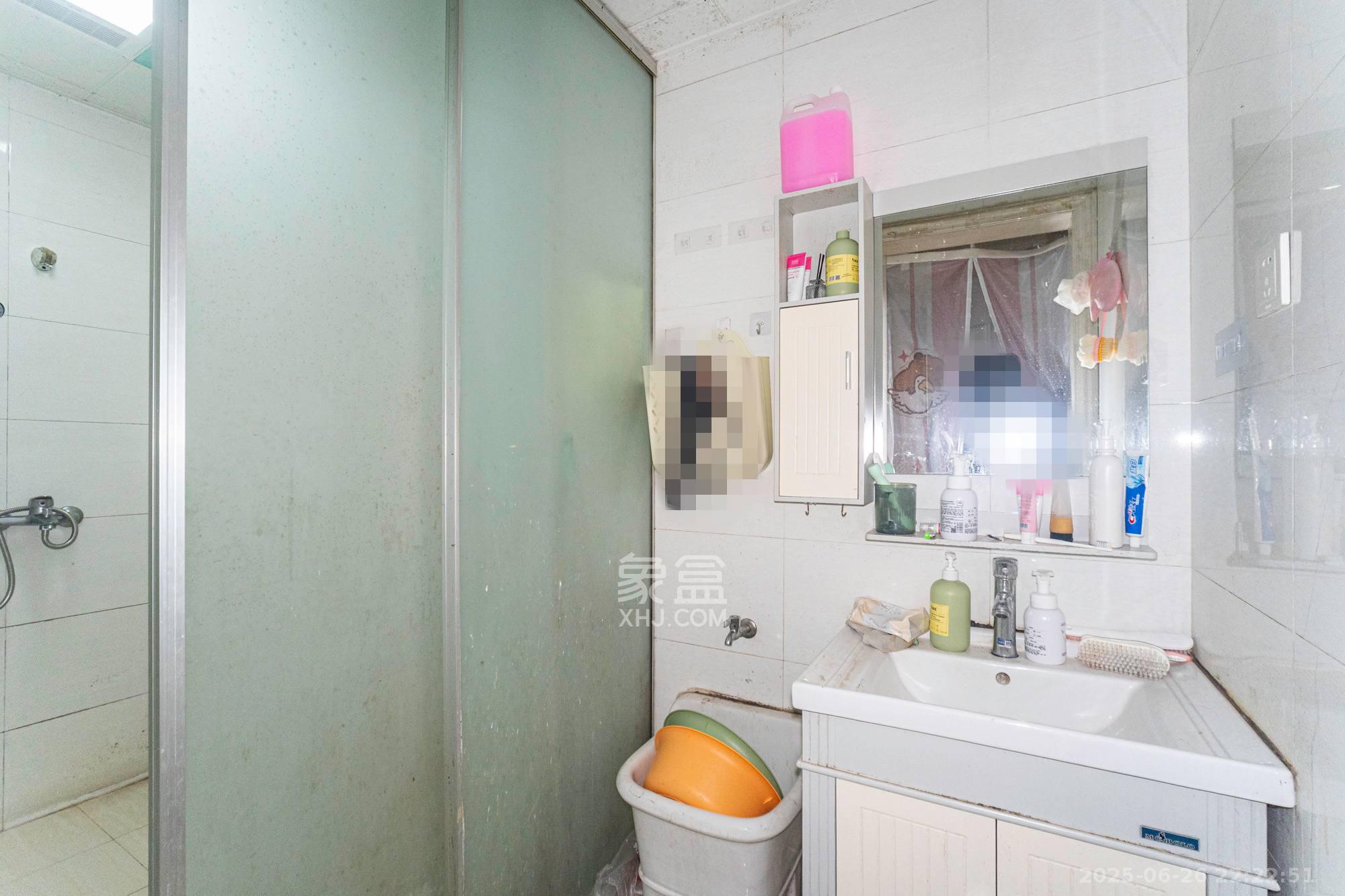 中国铁建国际城一期  1室1厅1卫    28.5万 中国铁建国际城一期  1室1厅1卫    28.5万卫生间