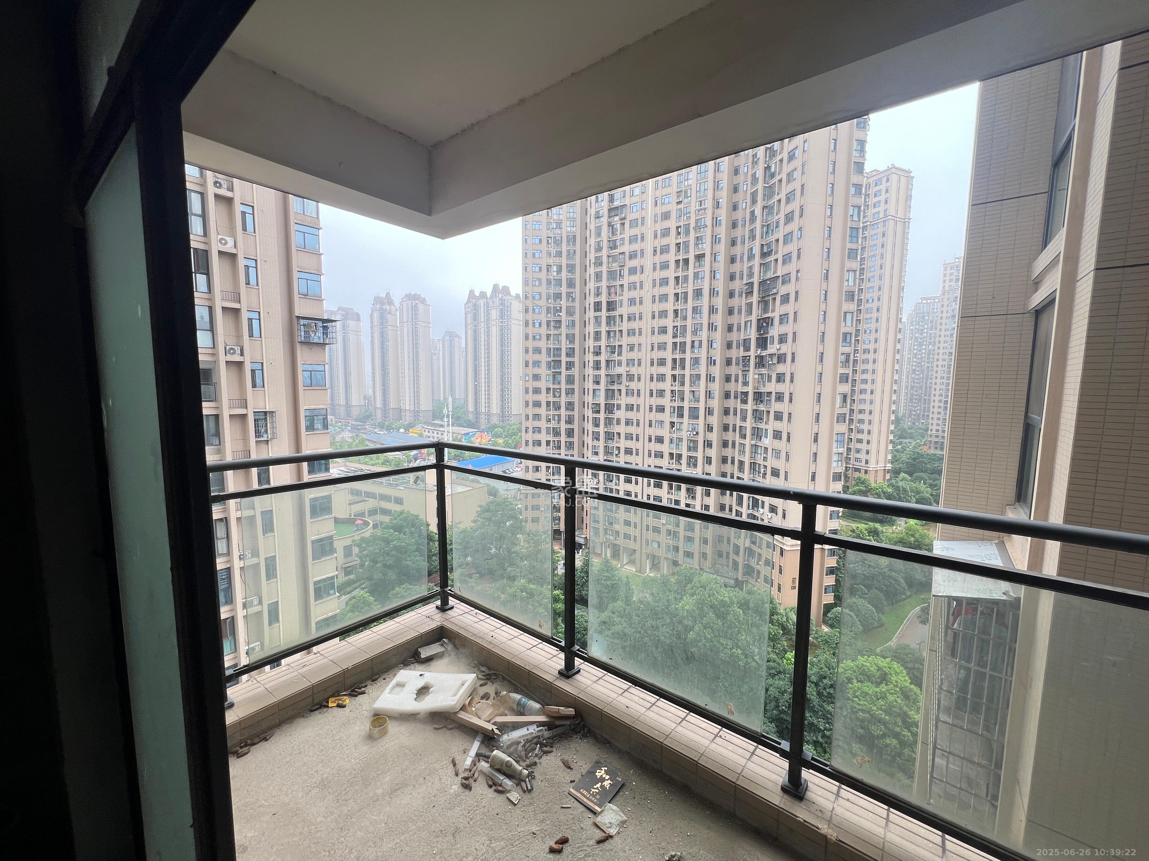 辉煌国际城二期 3室2厅2卫 1400.0元/月 辉煌国际城二期 3室2厅2卫 1400.0元/月室内图