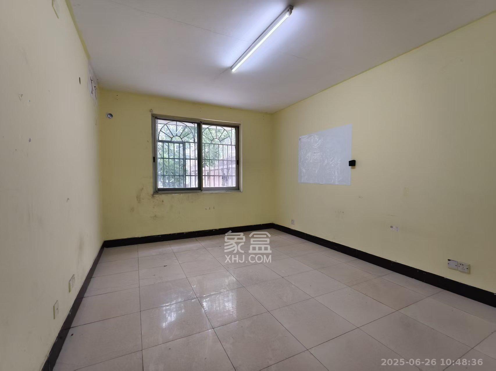 新世纪家园 3室2厅2卫 2600.0元/月 新世纪家园 3室2厅2卫 2600.0元/月室内图