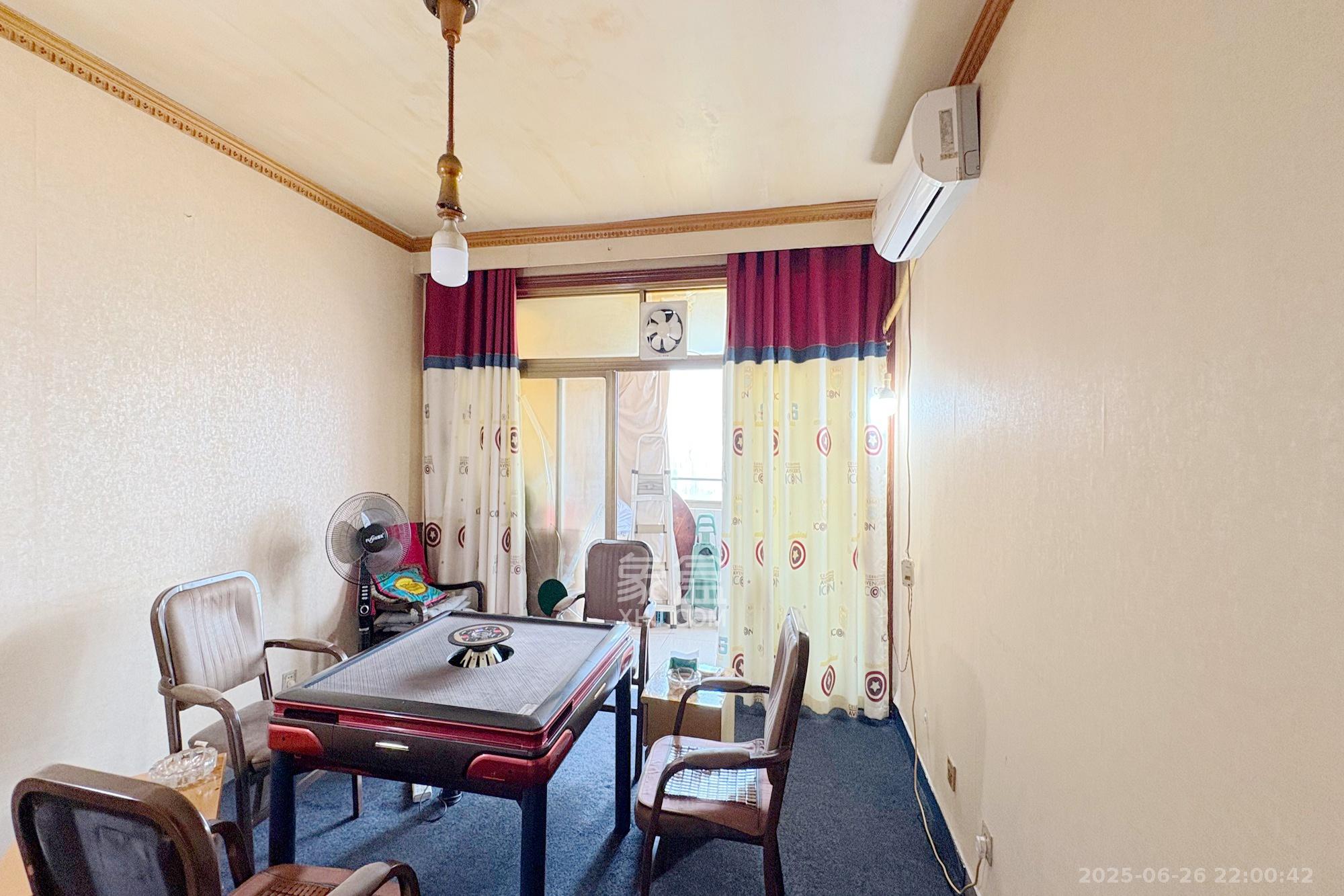 铁银大厦 3室1厅2卫 105.0万 铁银大厦 3室1厅2卫 105.0万卧室