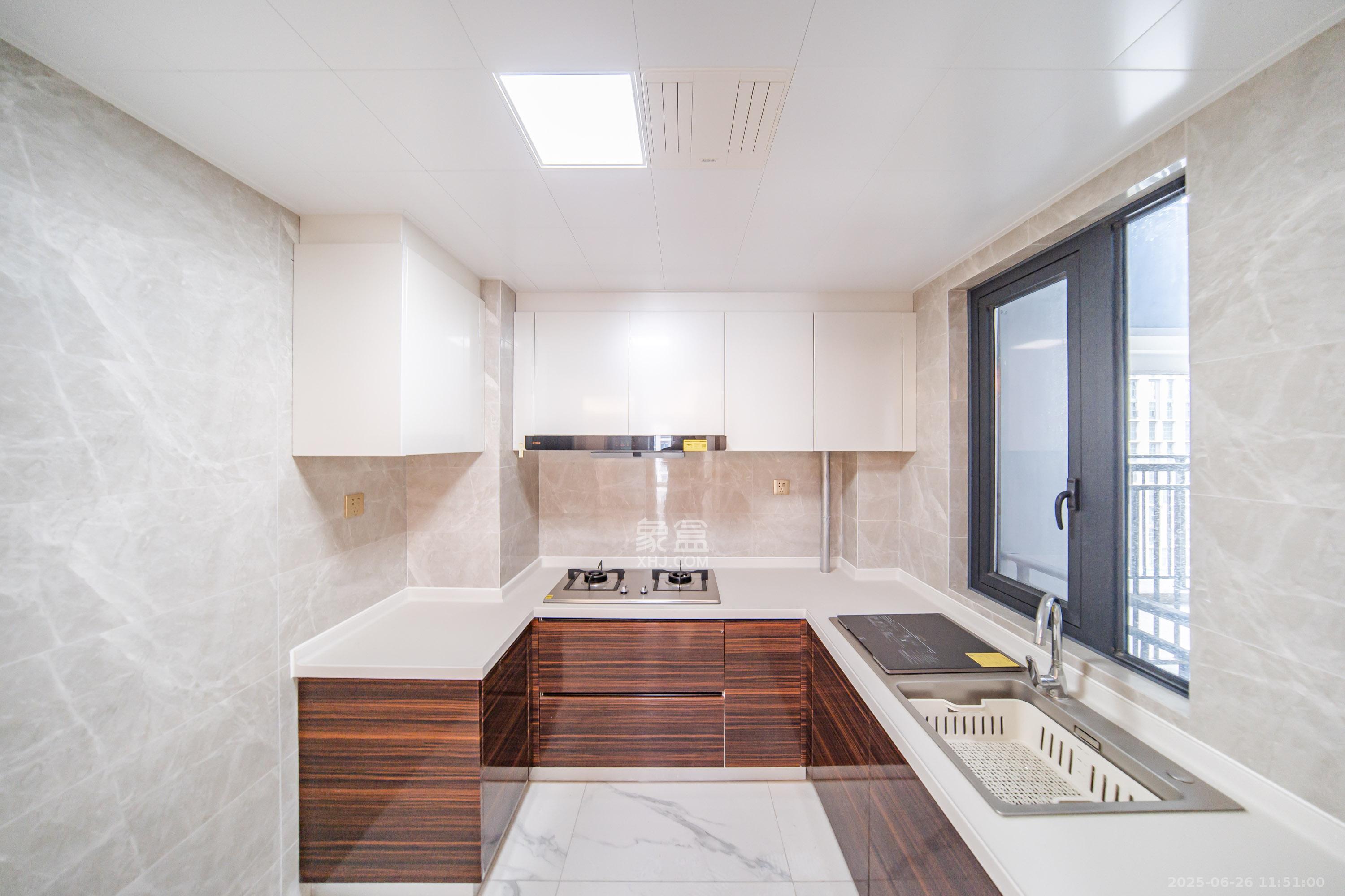 中海阅麓山二期 3室2厅2卫 150.0万 中海阅麓山二期 3室2厅2卫 150.0万厨房