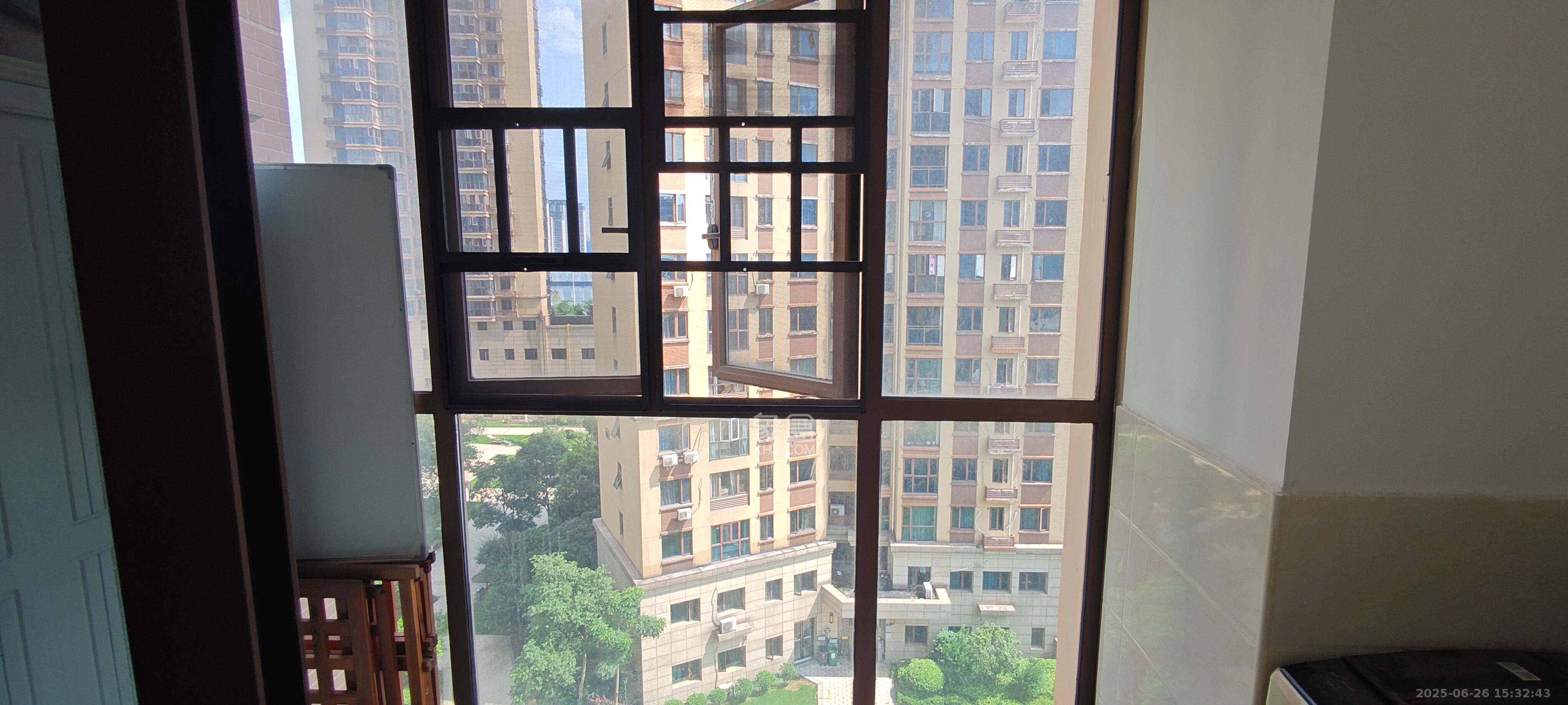 万里时代 3室2厅2卫 2700.0元/月 万里时代 3室2厅2卫 2700.0元/月室内图