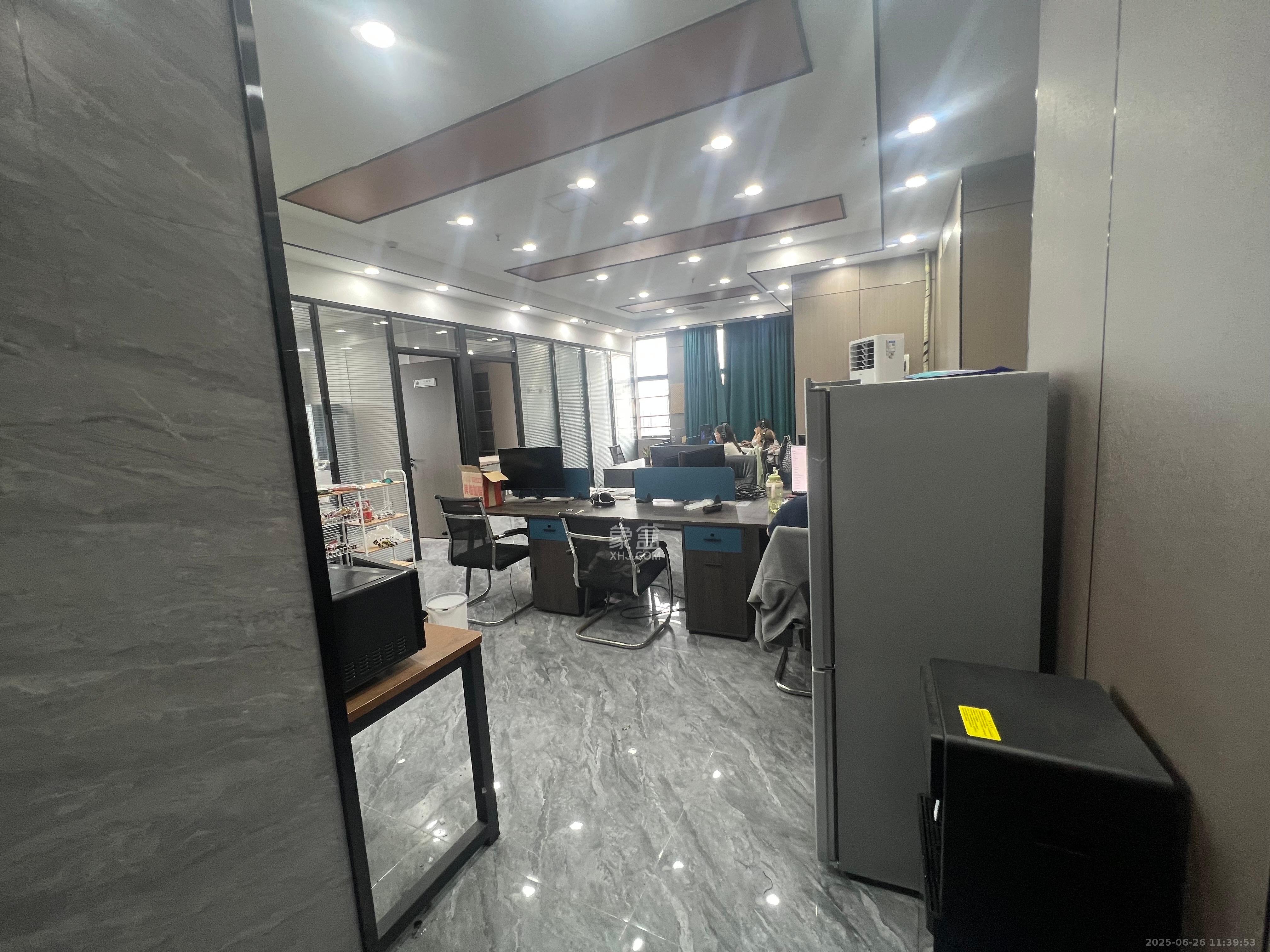 华润置地广场二期 3室1厅1卫 8800.0元/月 华润置地广场二期 3室1厅1卫 8800.0元/月室内图