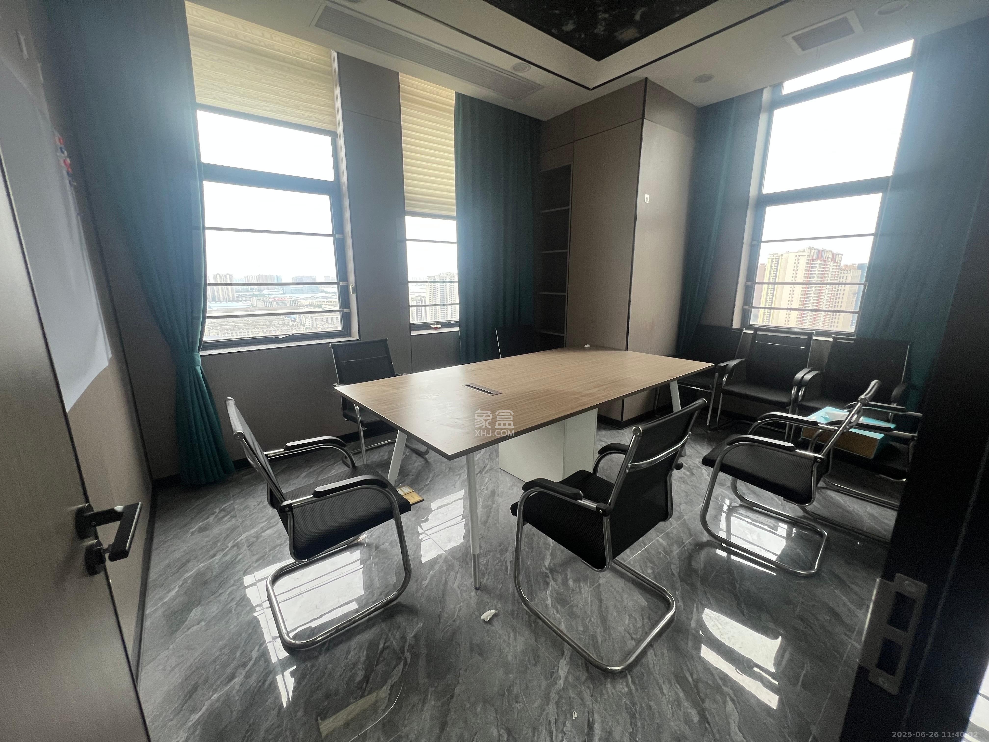 华润置地广场二期 3室1厅1卫 8800.0元/月 华润置地广场二期 3室1厅1卫 8800.0元/月室内图