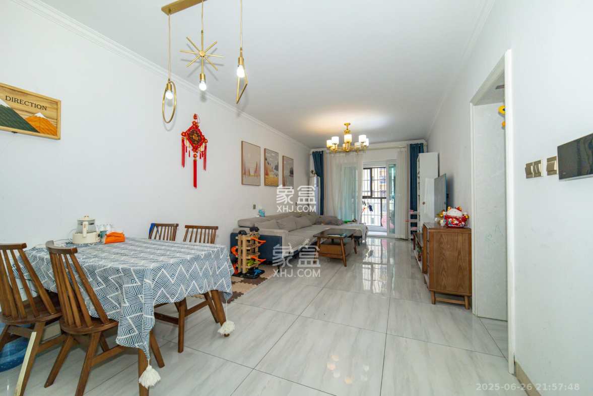 金科时代中心  3室2厅1卫    72.0万 金科时代中心  3室2厅1卫    72.0万客厅