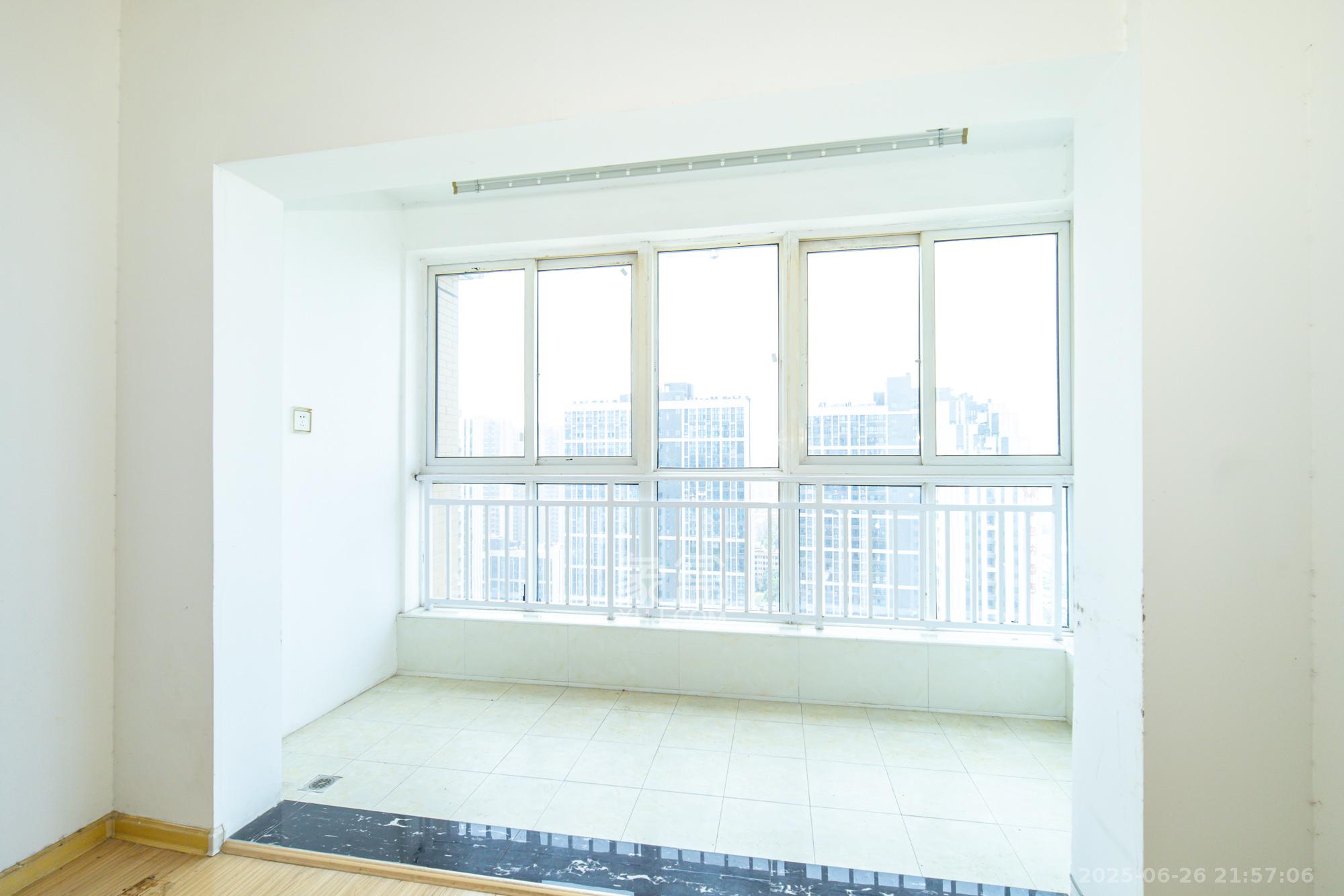 时代星空 3室2厅2卫 50.0万 时代星空 3室2厅2卫 50.0万阳台