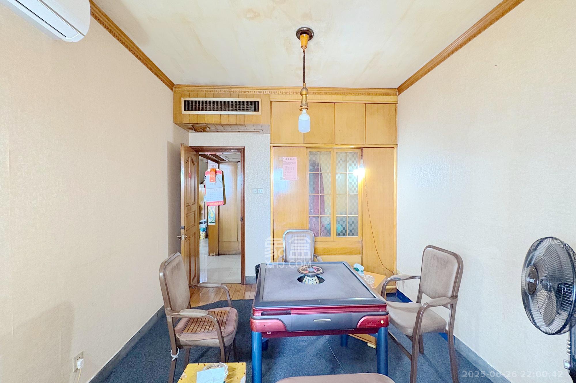 铁银大厦 3室1厅2卫 105.0万 铁银大厦 3室1厅2卫 105.0万卧室