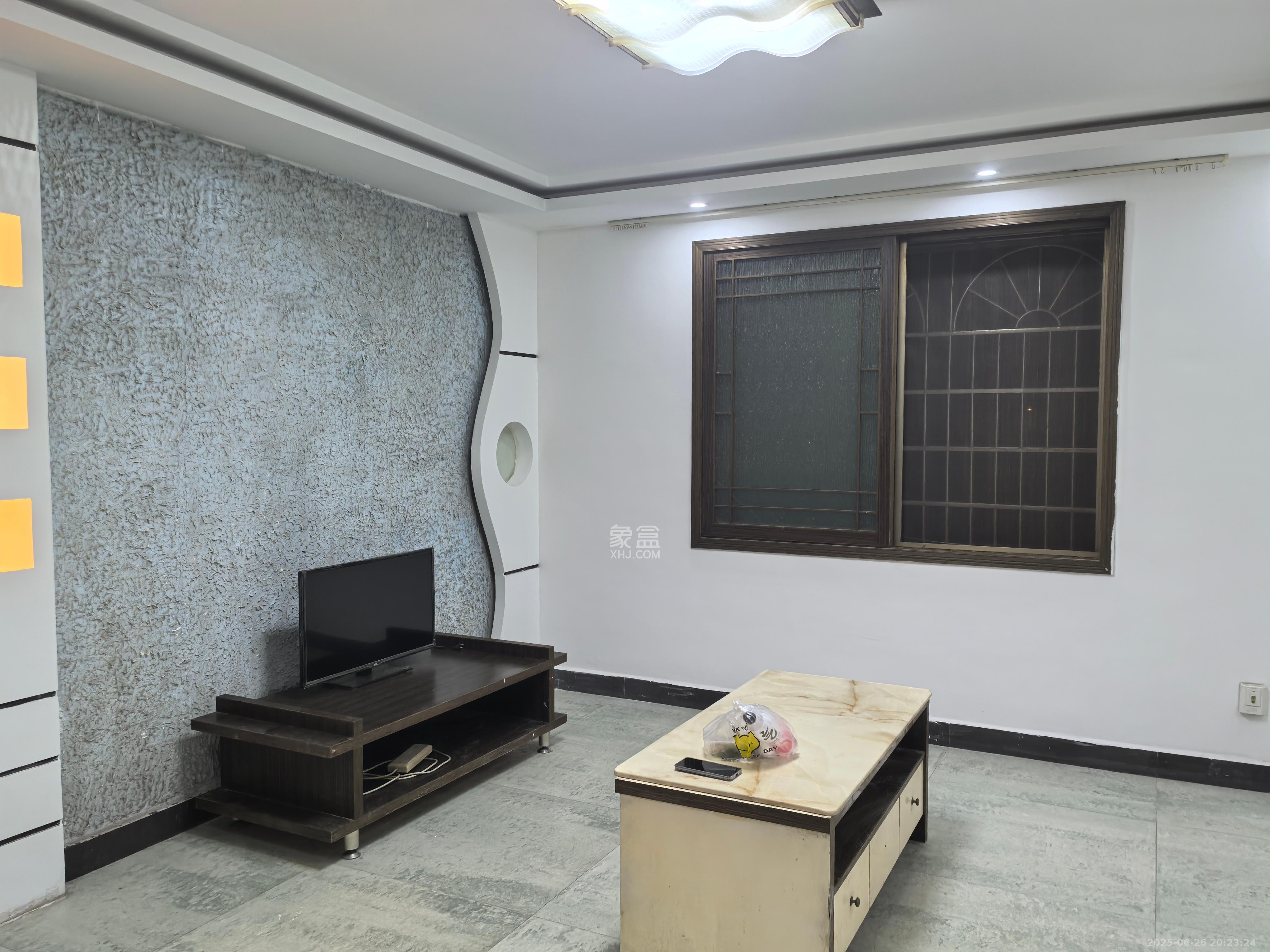友谊社区（建湘瓷厂住宅小区）  3室2厅2卫   1800.00元/月