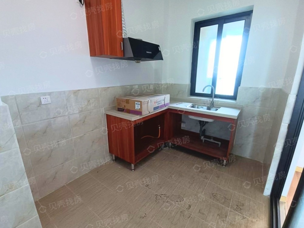 融创海口一号 4室2厅3卫 430.0万 融创海口一号 4室2厅3卫 430.0万客厅