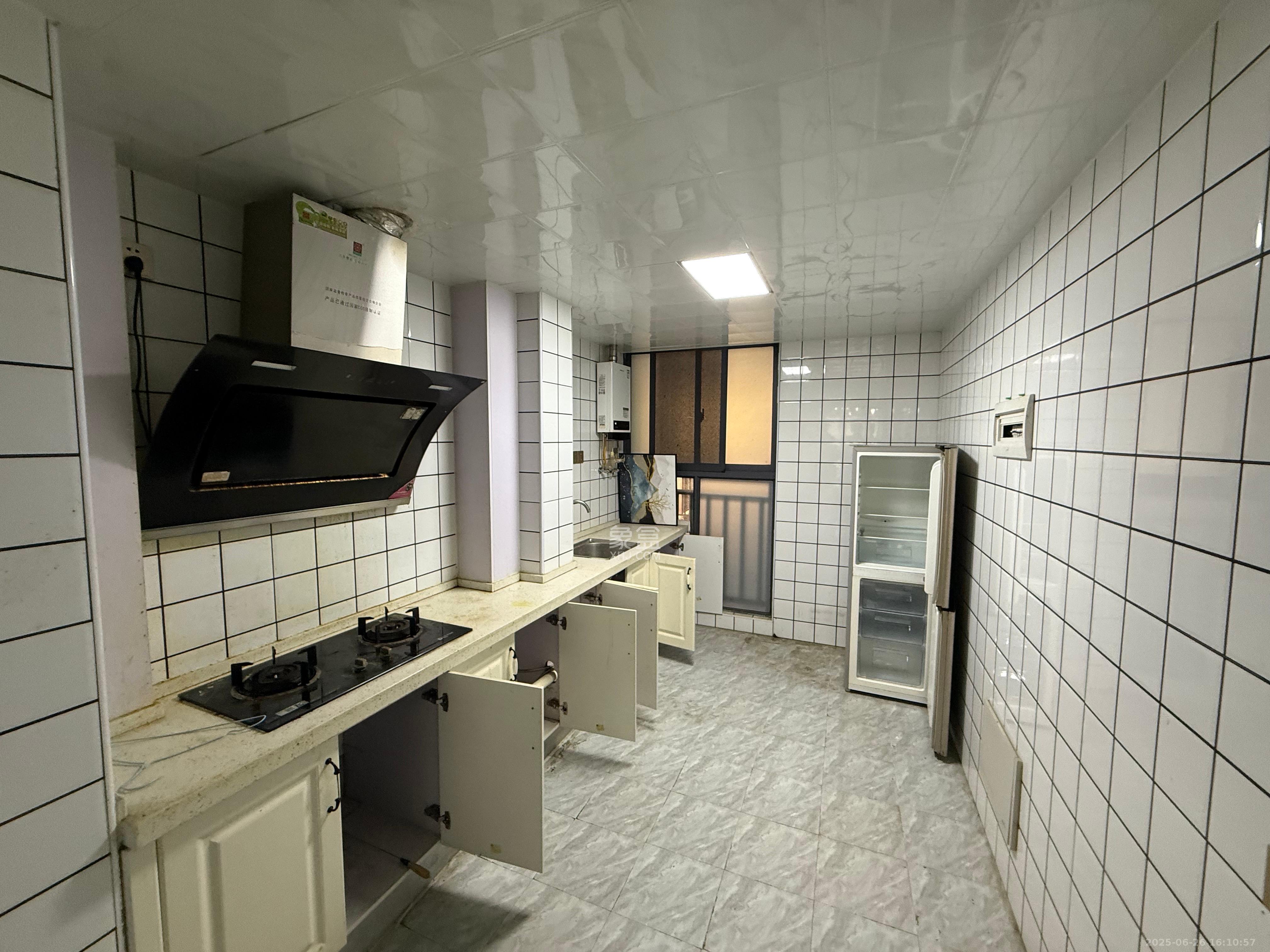 半山壹号 3室2厅2卫 2600.0元/月 半山壹号 3室2厅2卫 2600.0元/月室内图