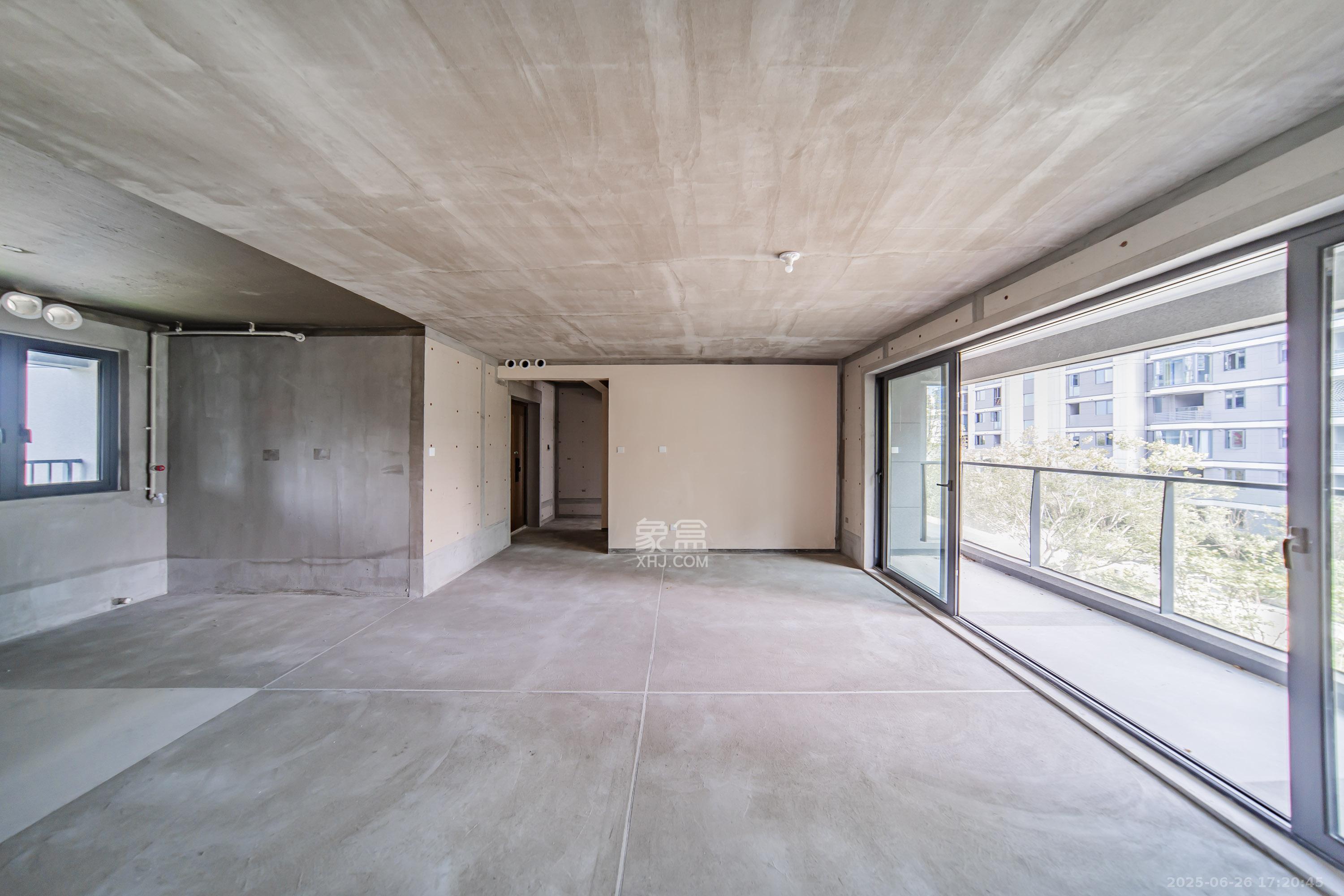 华润置地洋湖天序  4室2厅2卫    188.0万 华润置地洋湖天序  4室2厅2卫    188.0万客厅