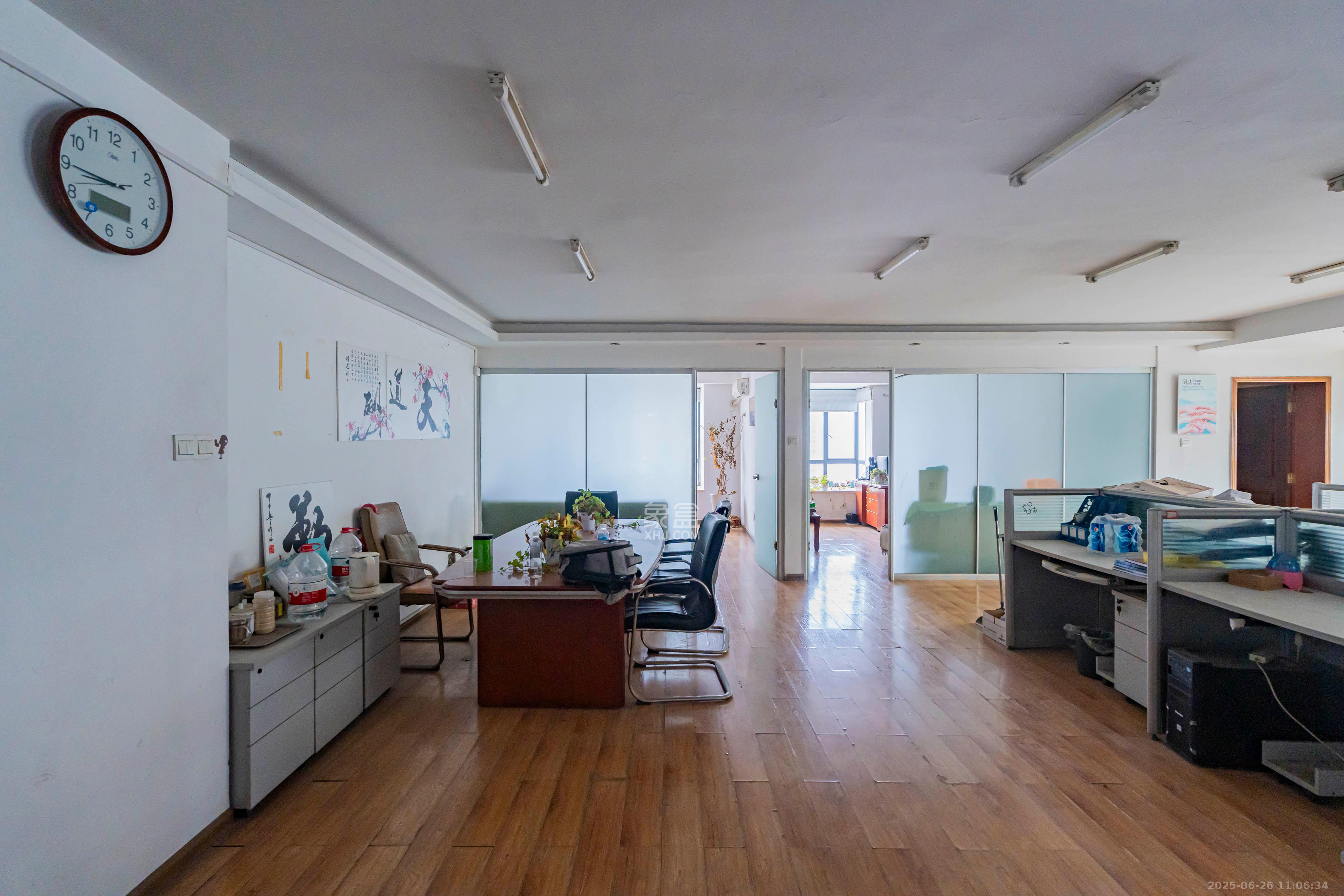 新时代广场 1室2厅1卫 3500.0元/月 新时代广场 1室2厅1卫 3500.0元/月室内图