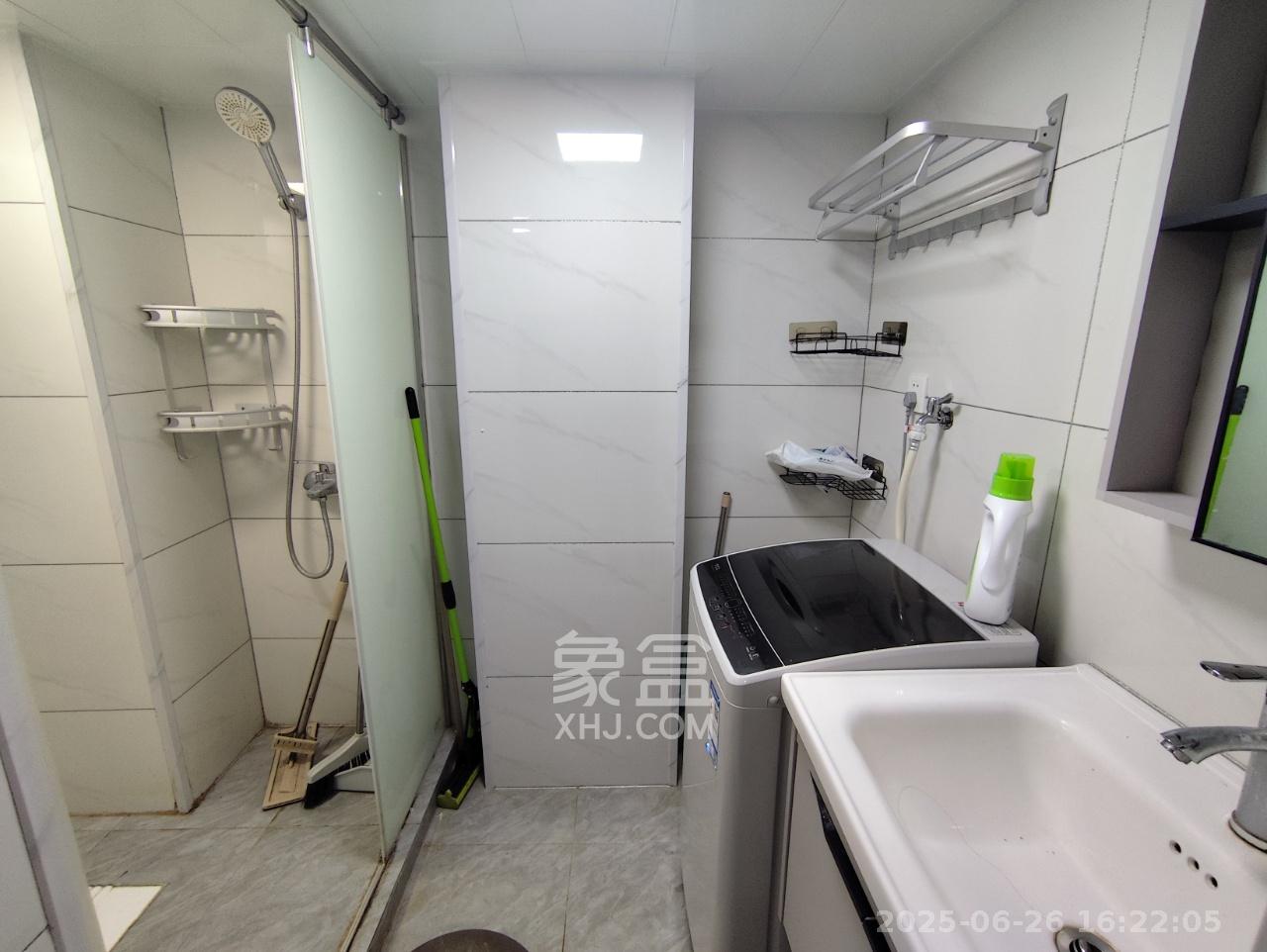 长房时代小镇  3室2厅2卫    2200.0元/月室内图