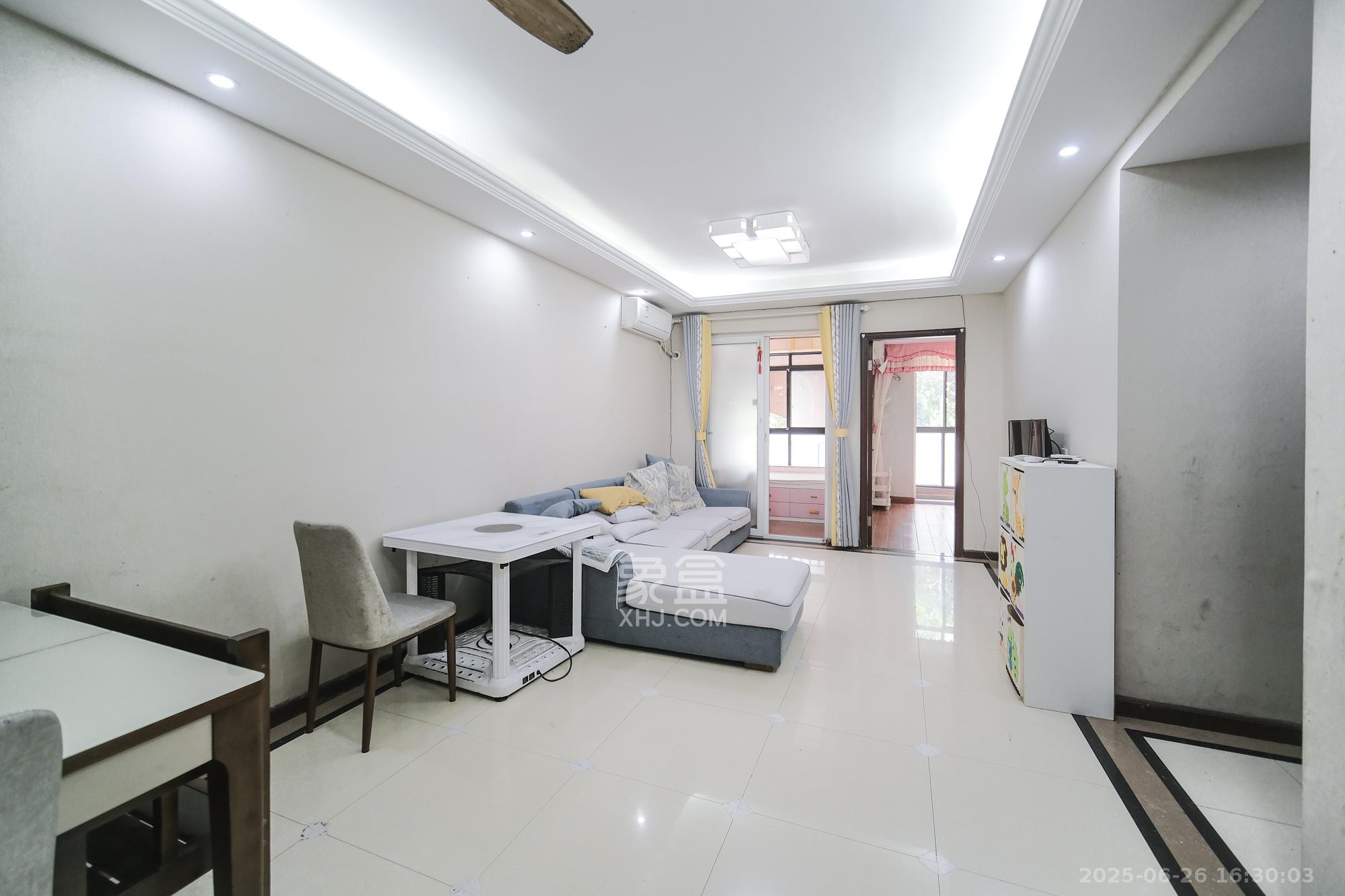 郡原居里 2室1厅1卫 46.8万 郡原居里 2室1厅1卫 46.8万客厅