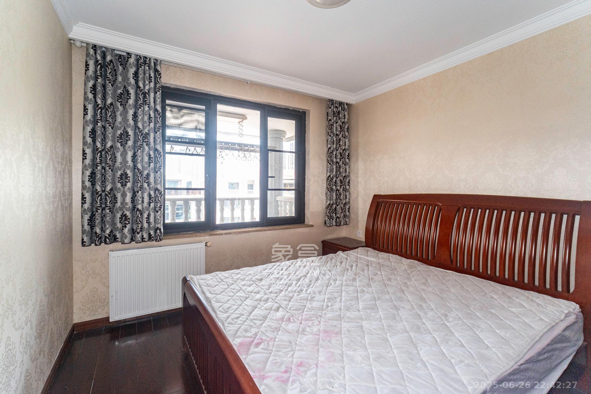 湘龙家园  6室3厅4卫    1048.0万 湘龙家园  6室3厅4卫    1048.0万卧室