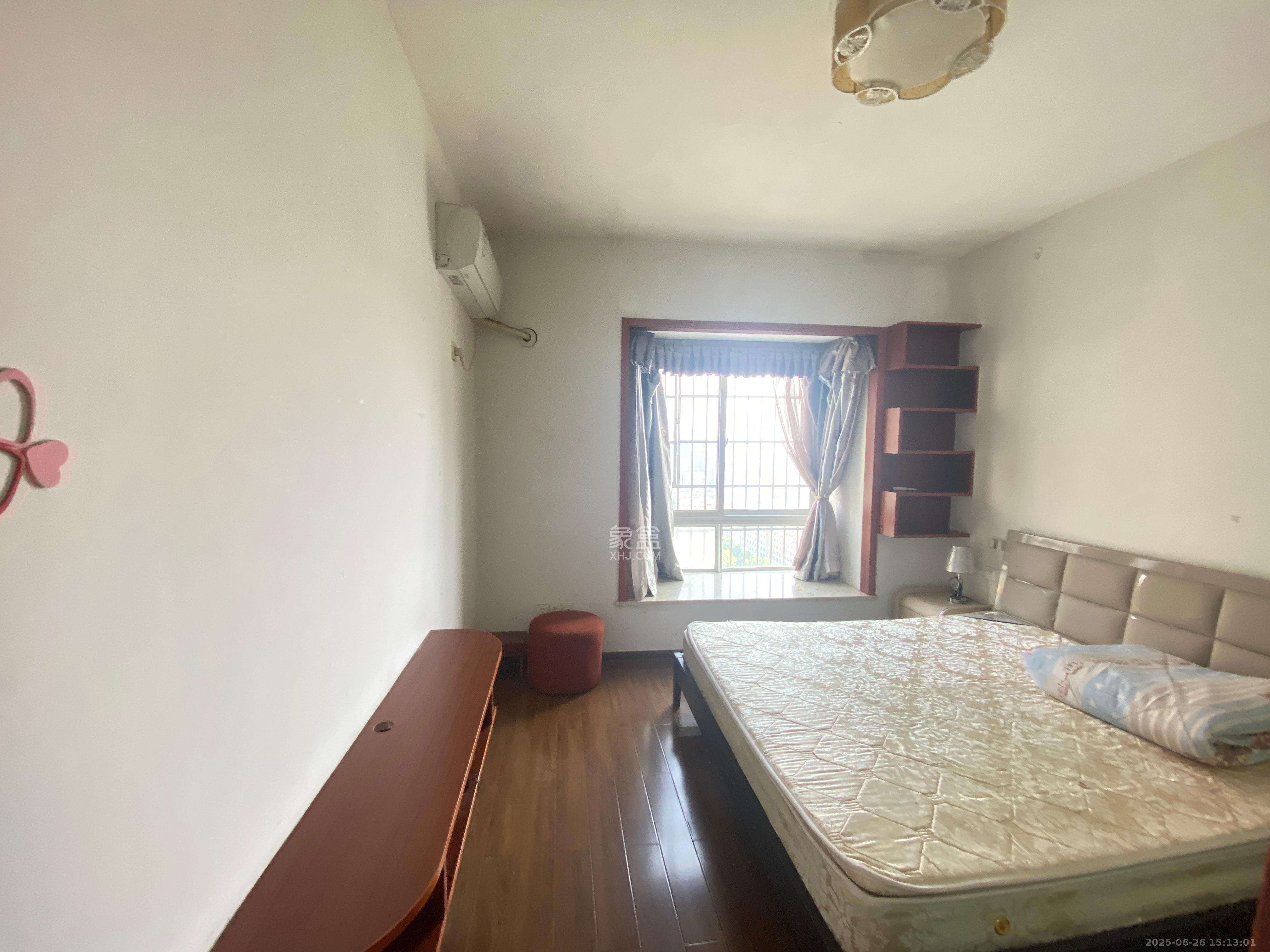 楚天世纪城东苑  3室2厅2卫    1900.0元/月室内图