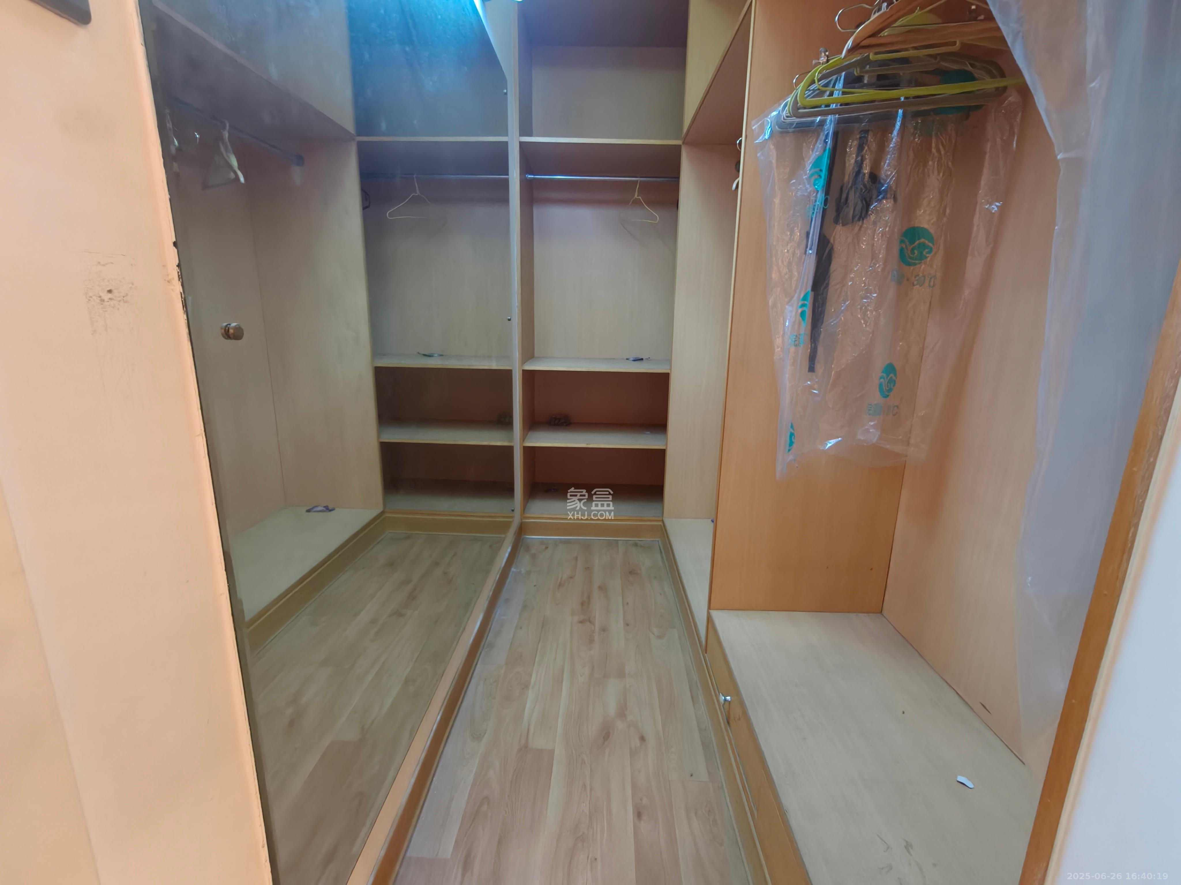 一心花苑  3室1厅1卫   4200.00元/月室内图
