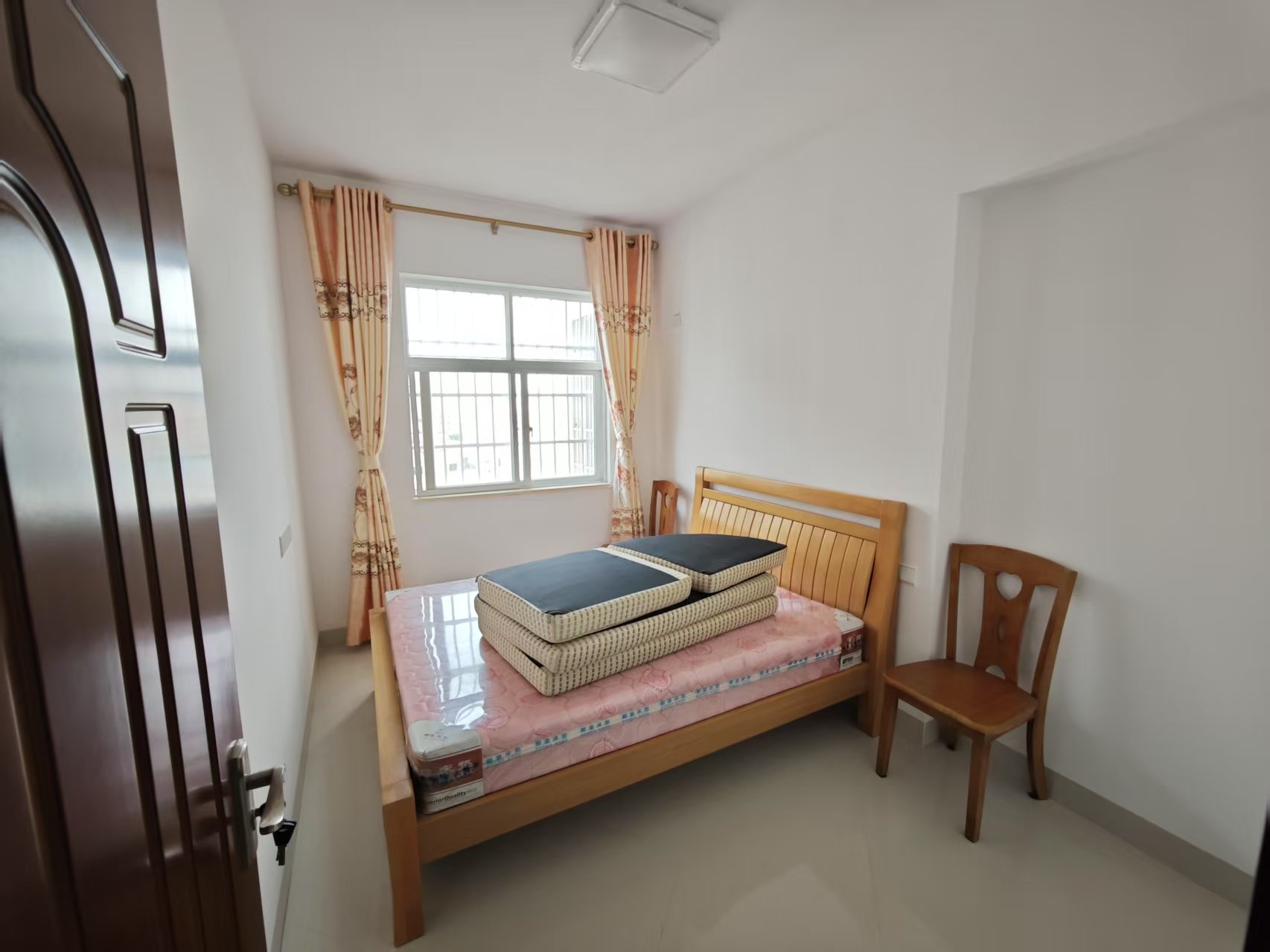 宝泰温泉花园 3室1厅1卫 120.0万 宝泰温泉花园 3室1厅1卫 120.0万室内图