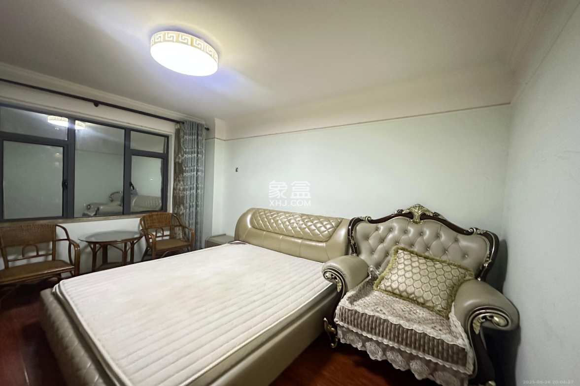 悦湖山 3室2厅2卫 2500.0元/月 悦湖山 3室2厅2卫 2500.0元/月室内图