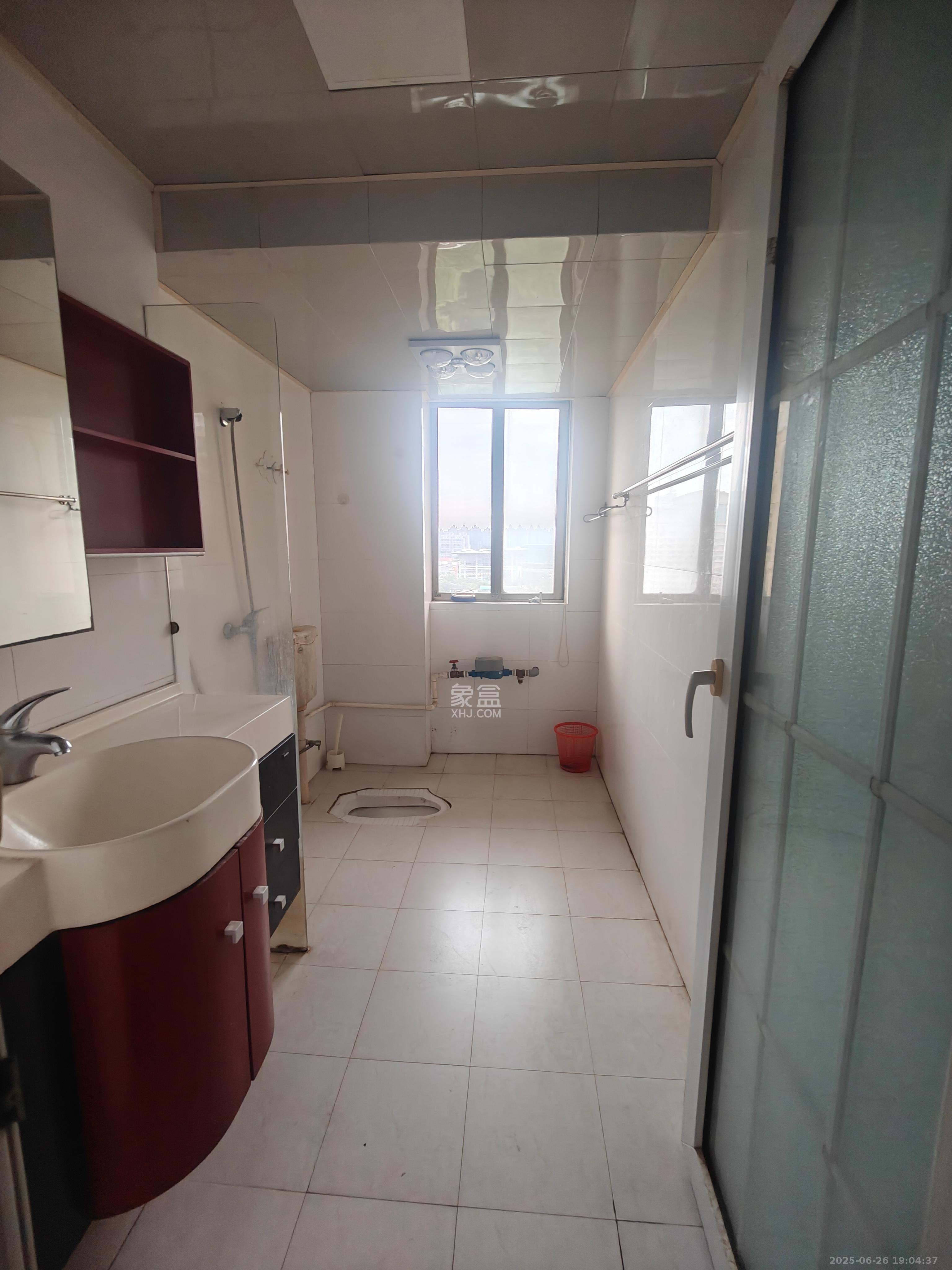 金色比华利 3室2厅2卫 2500.0元/月 金色比华利 3室2厅2卫 2500.0元/月室内图