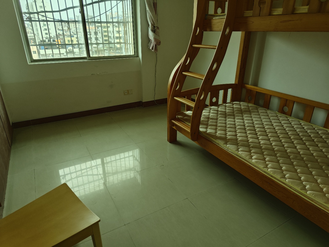 宝庆花园  3室2厅2卫   2000.00元/月室内图