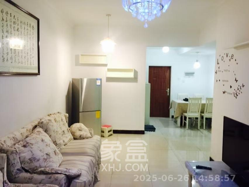 中城丽景香山园  1室2厅1卫   2300.00元/月室内图