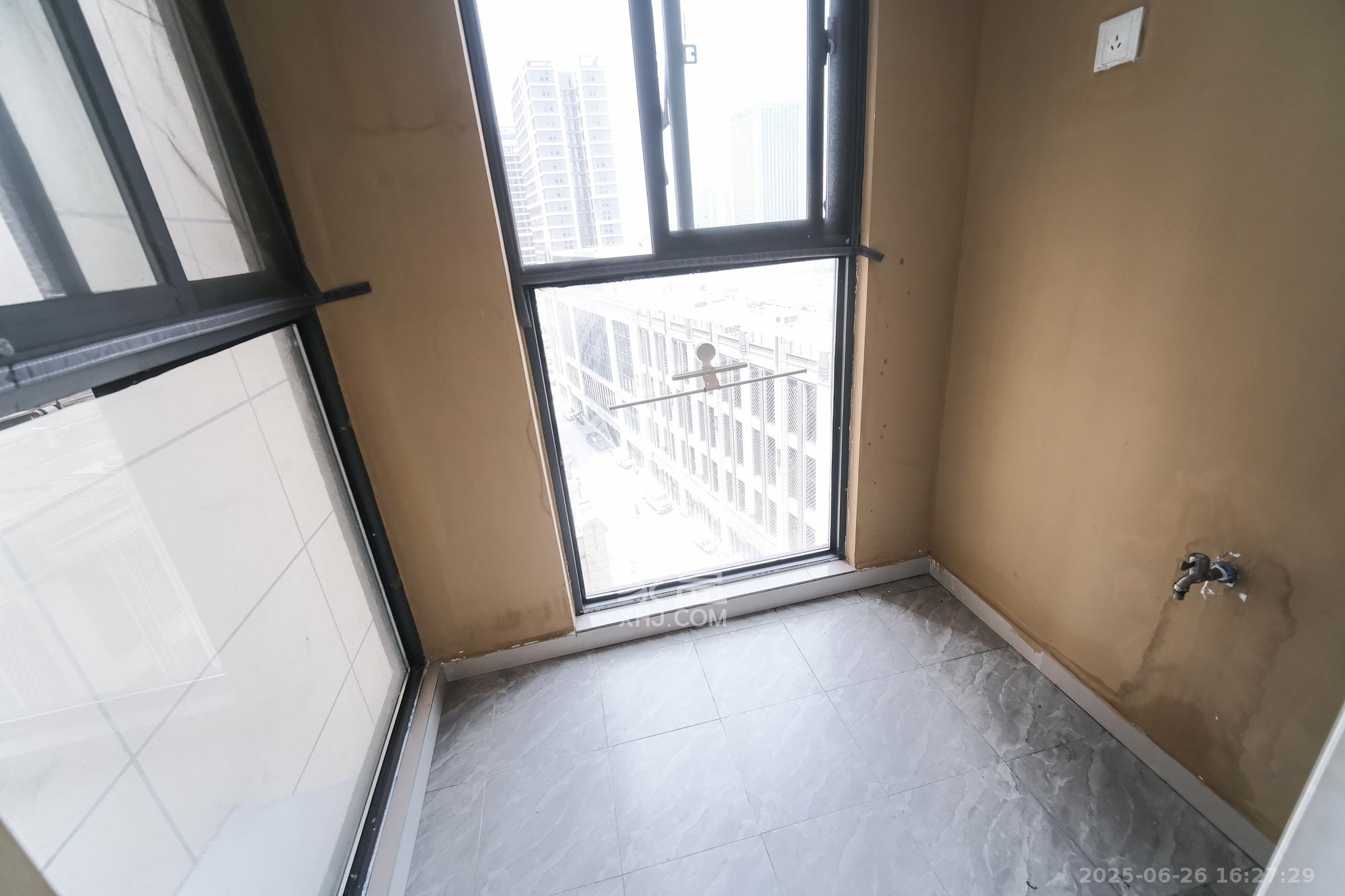 荣盛花语城 3室2厅1卫 60.5万 荣盛花语城 3室2厅1卫 60.5万阳台