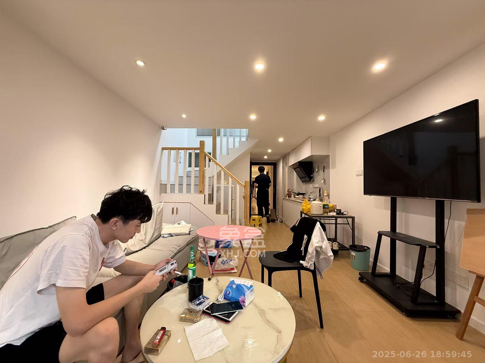 碧桂园印象  2室1厅1卫    2700.0元/月室内图