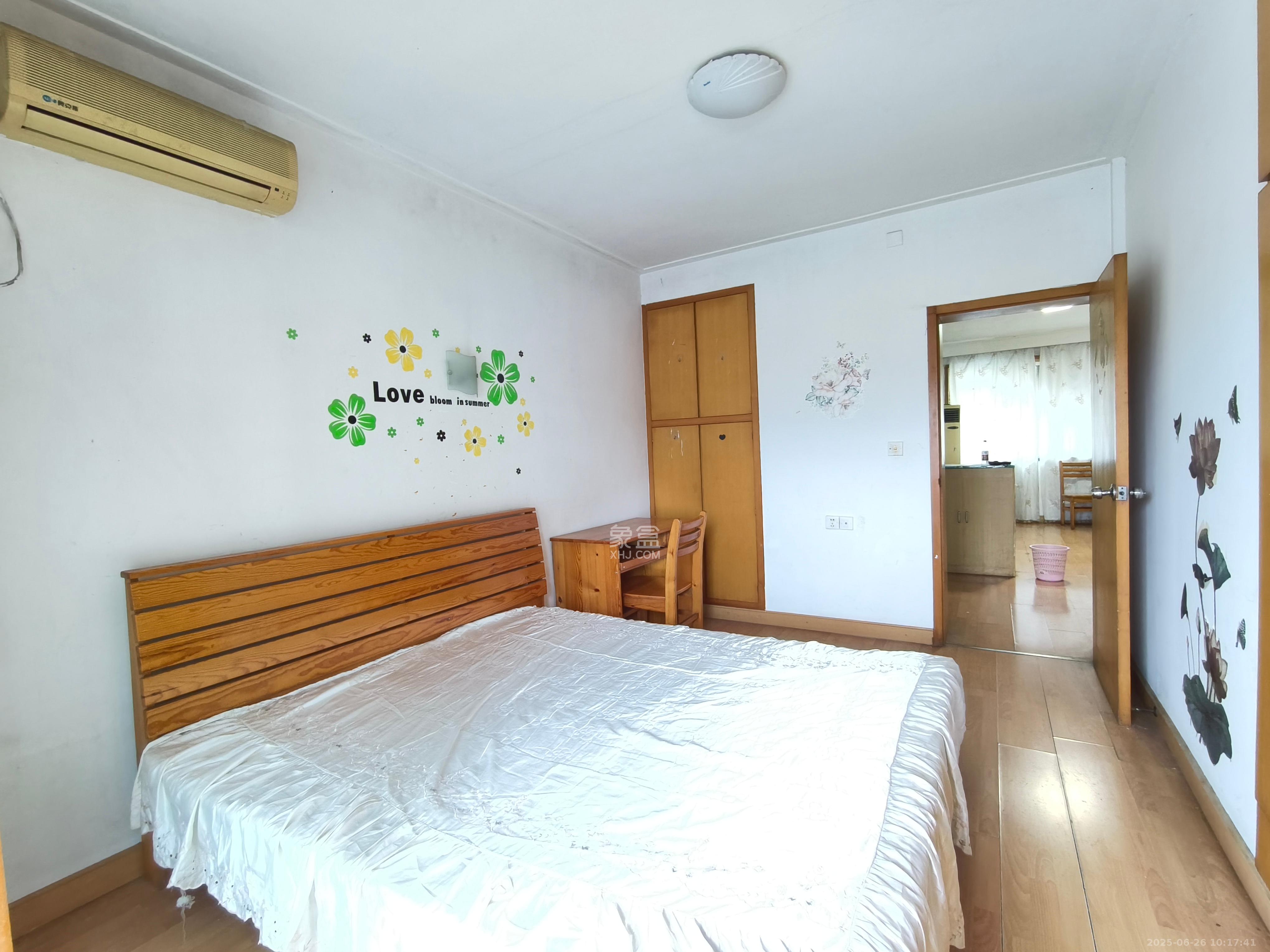 岳银小区（一二三五村）  3室2厅2卫    2200.0元/月室内图