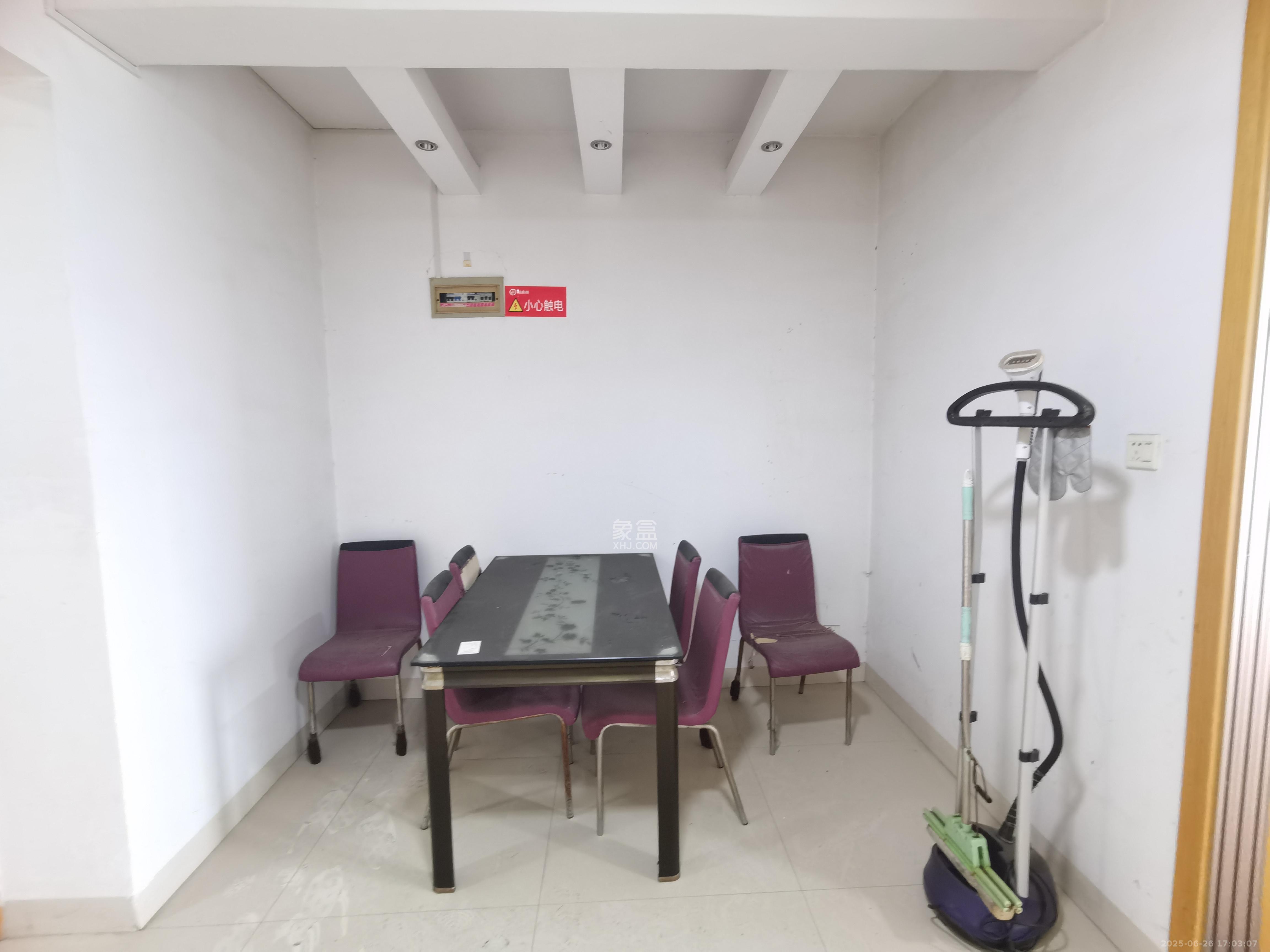 奋飞一百小区 4室2厅2卫 35.0万 奋飞一百小区 4室2厅2卫 35.0万室内图