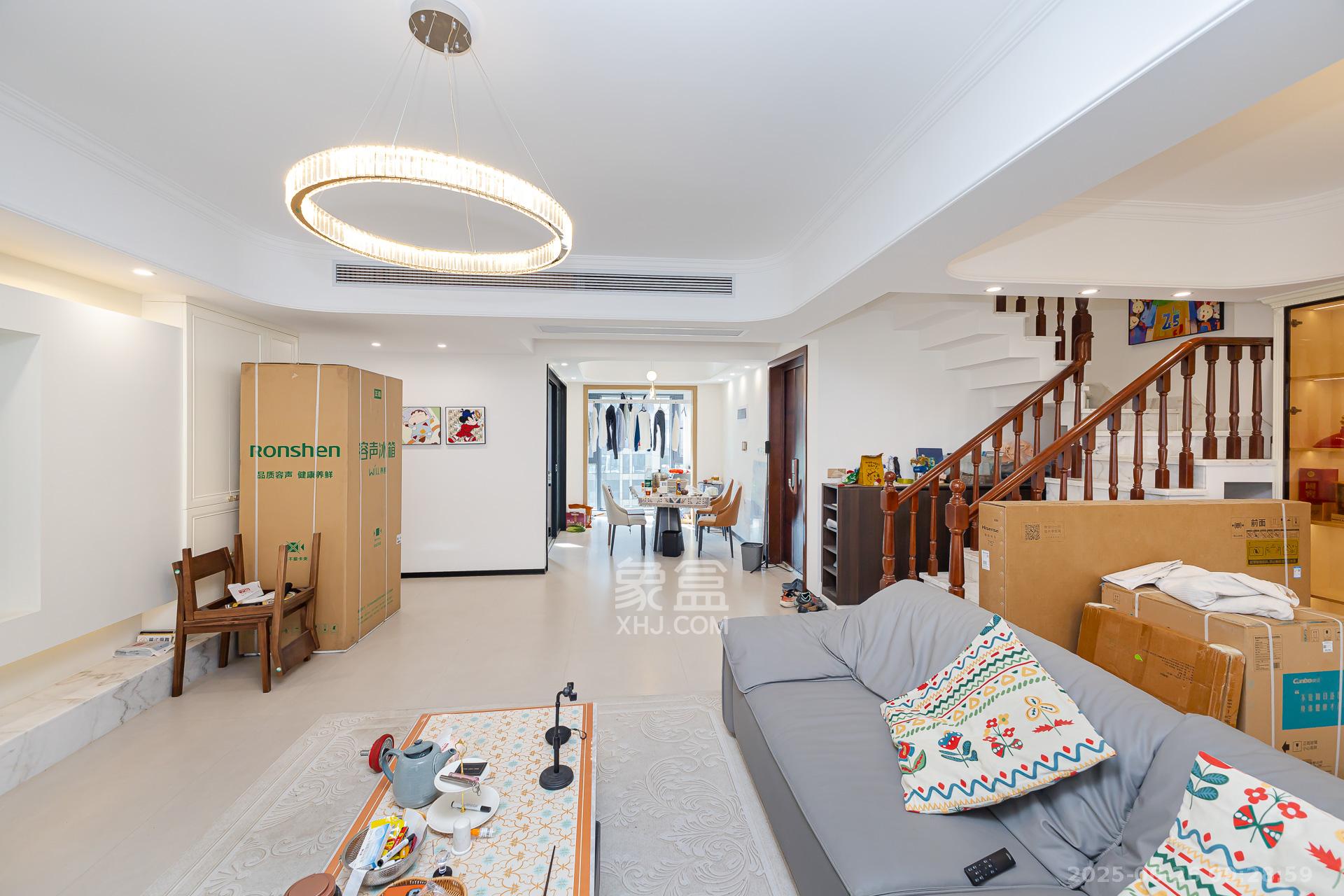 润和湘江天地AB区 4室2厅2卫 175.0万 润和湘江天地AB区 4室2厅2卫 175.0万客厅