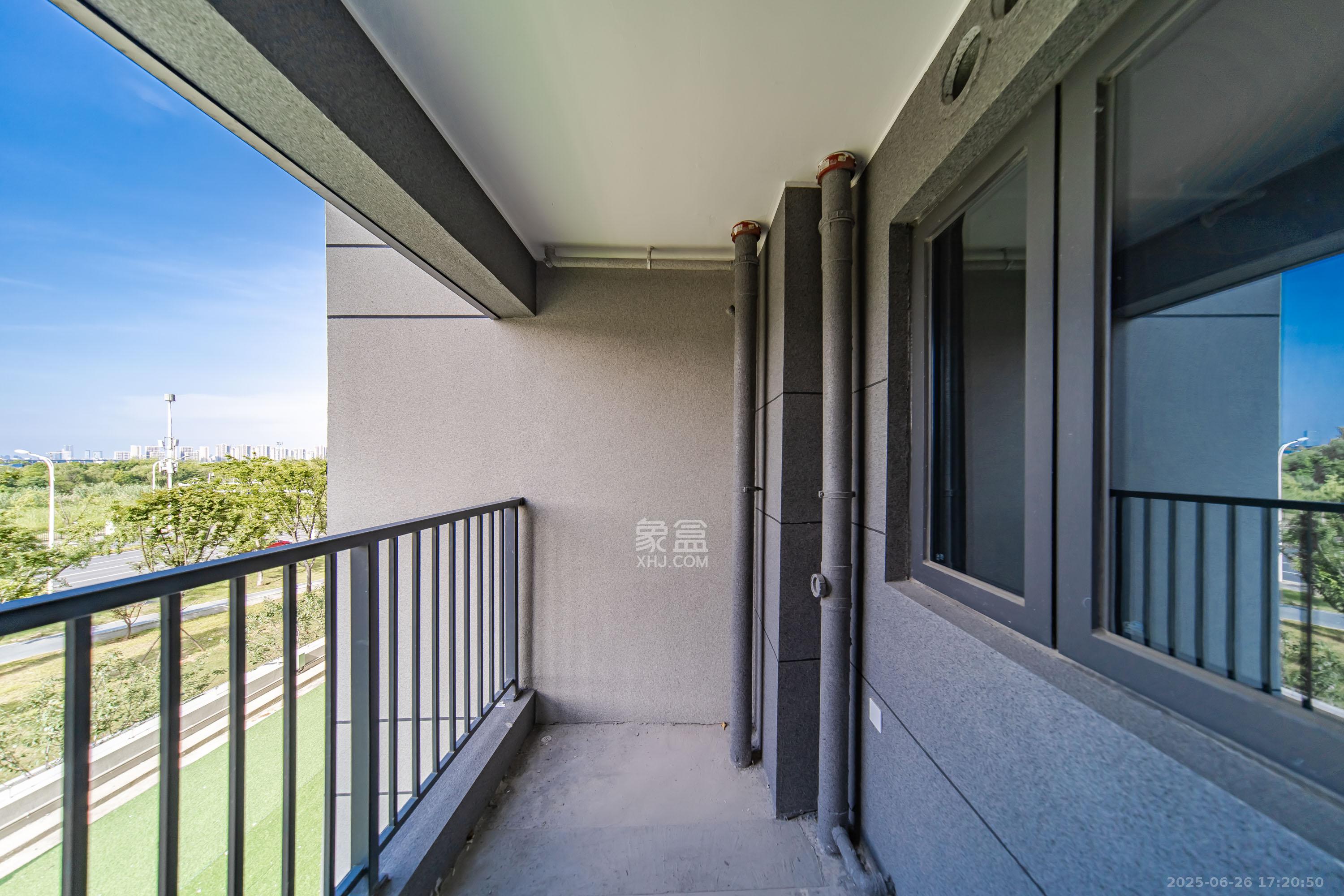 华润置地洋湖天序  4室2厅2卫    188.0万 华润置地洋湖天序  4室2厅2卫    188.0万阳台