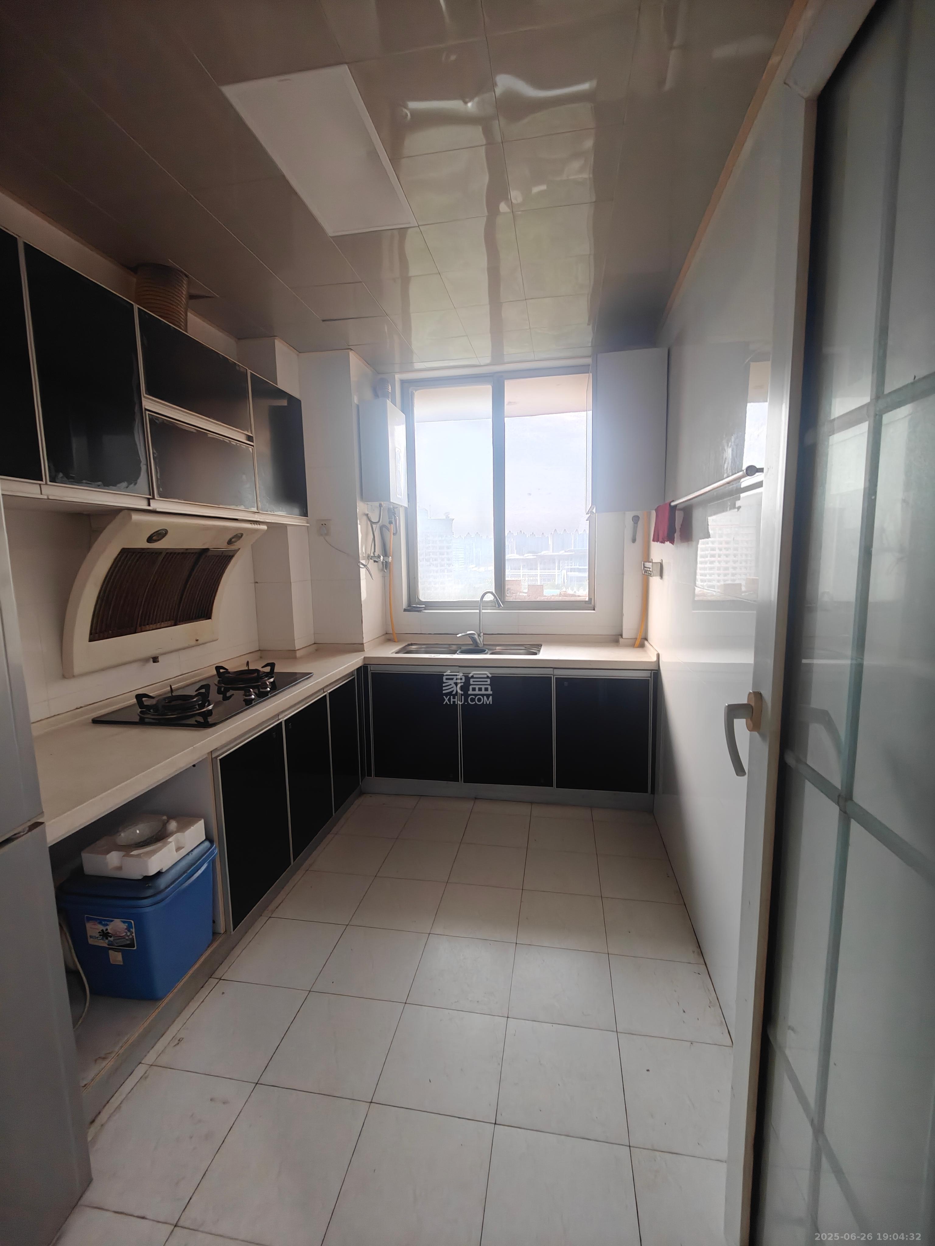 金色比华利 3室2厅2卫 2500.0元/月 金色比华利 3室2厅2卫 2500.0元/月室内图