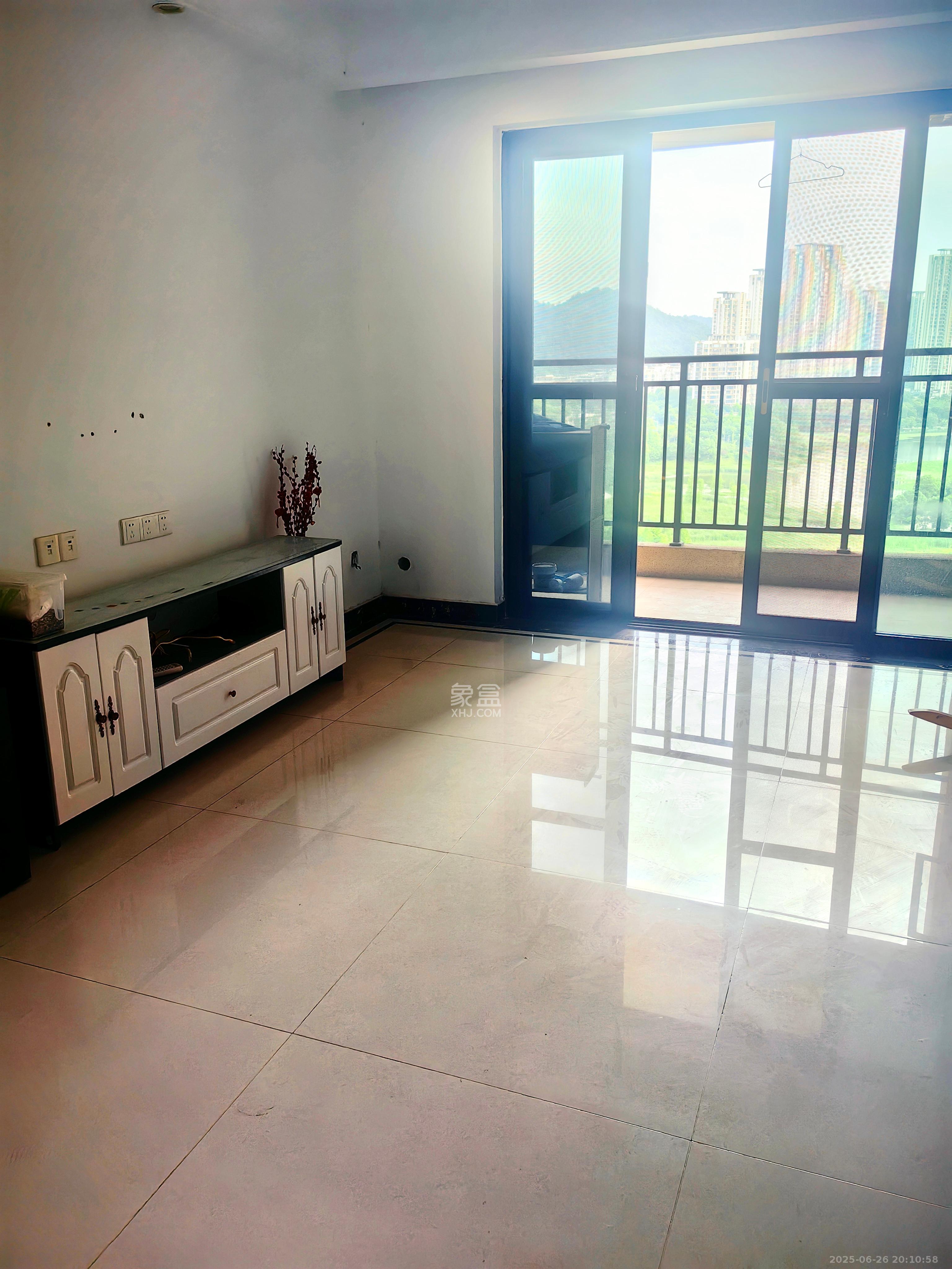 中海梅溪湖壹号 3室2厅2卫 3000.0元/月 中海梅溪湖壹号 3室2厅2卫 3000.0元/月室内图