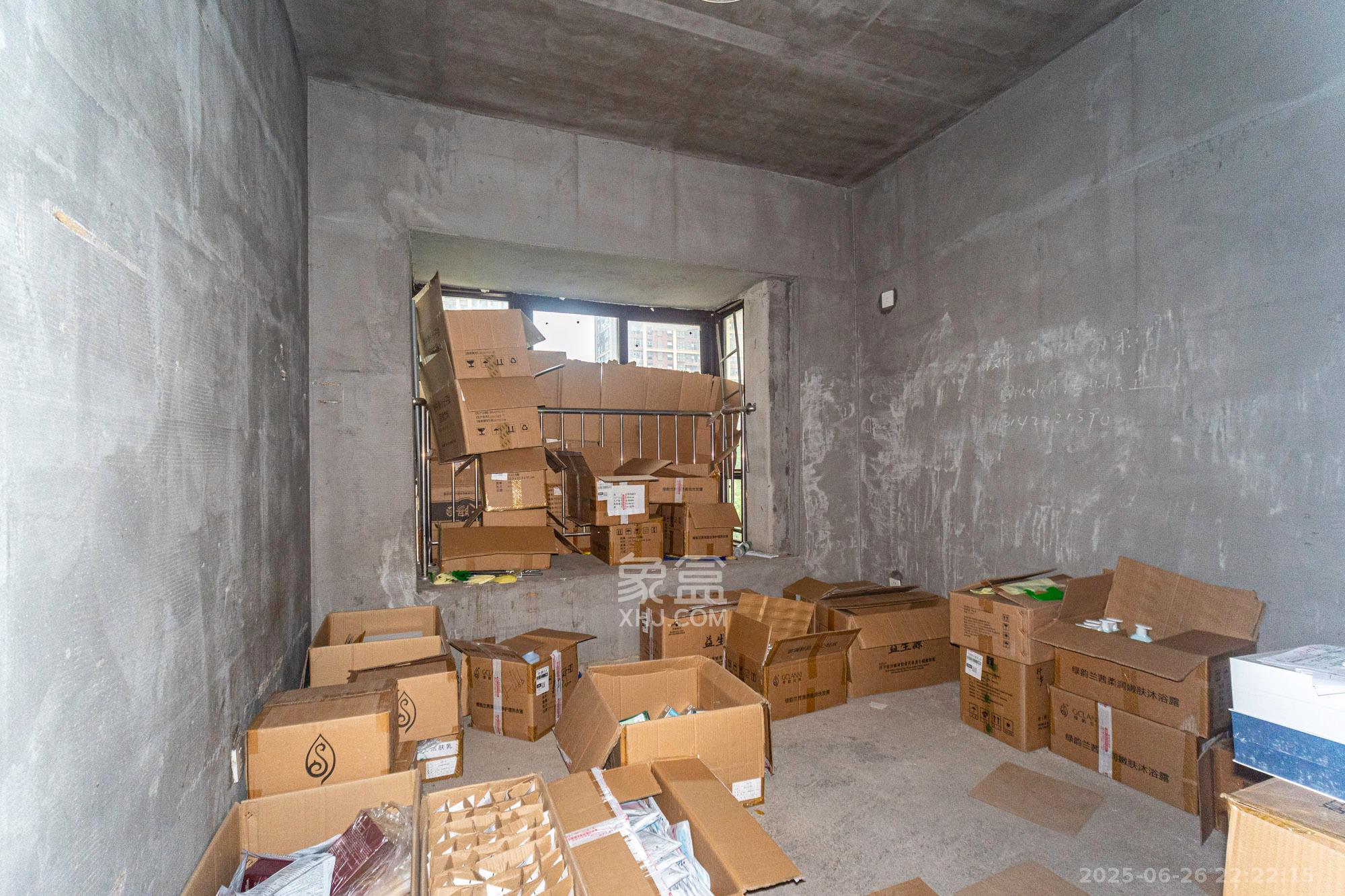 东方美地  3室2厅2卫   75.00万卧室
