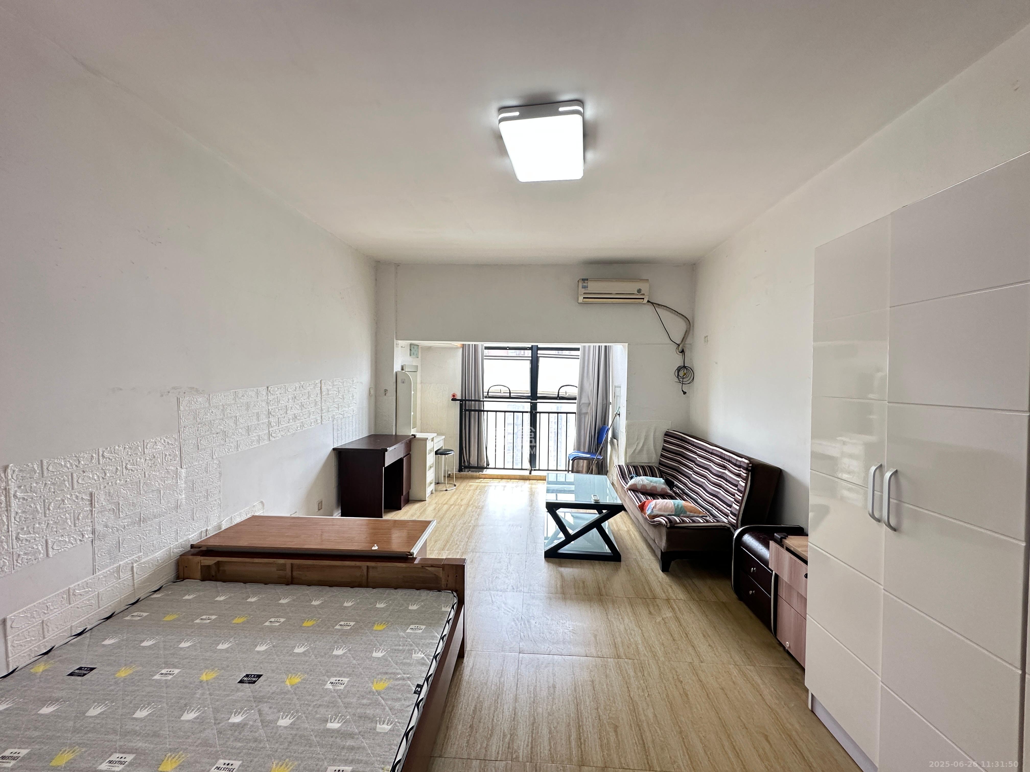 山水华景  1室1厅1卫   1200.00元/月室内图