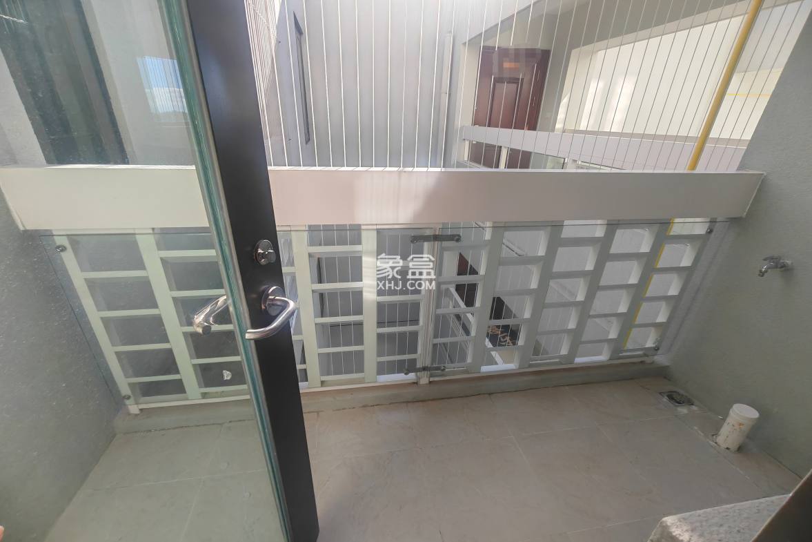 海府大院(海府路41号) 3室2厅1卫 3100.00元/月 海府大院(海府路41号) 3室2厅1卫 3100.00元/月室内图