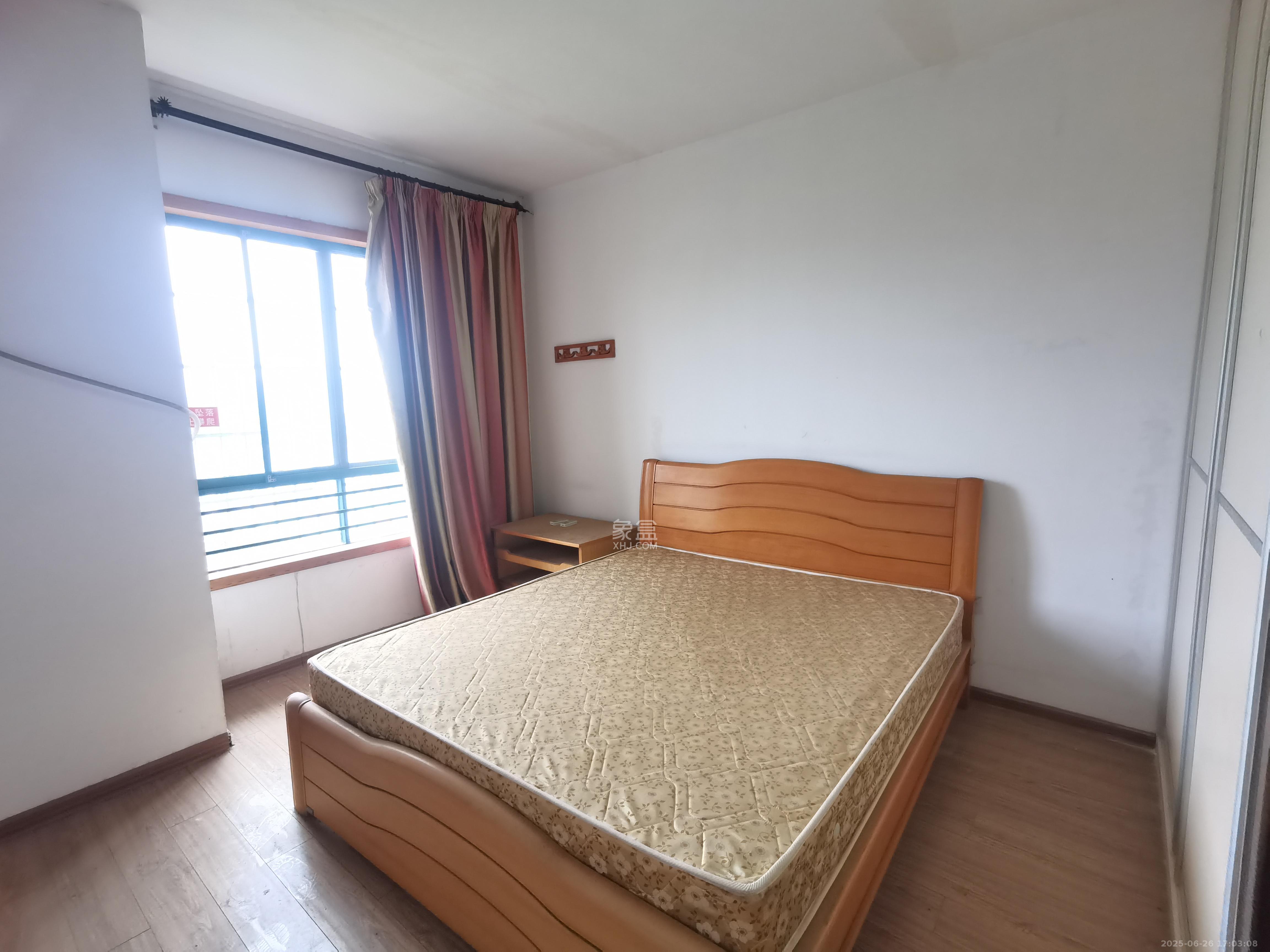 奋飞一百小区 4室2厅2卫 35.0万 奋飞一百小区 4室2厅2卫 35.0万室内图