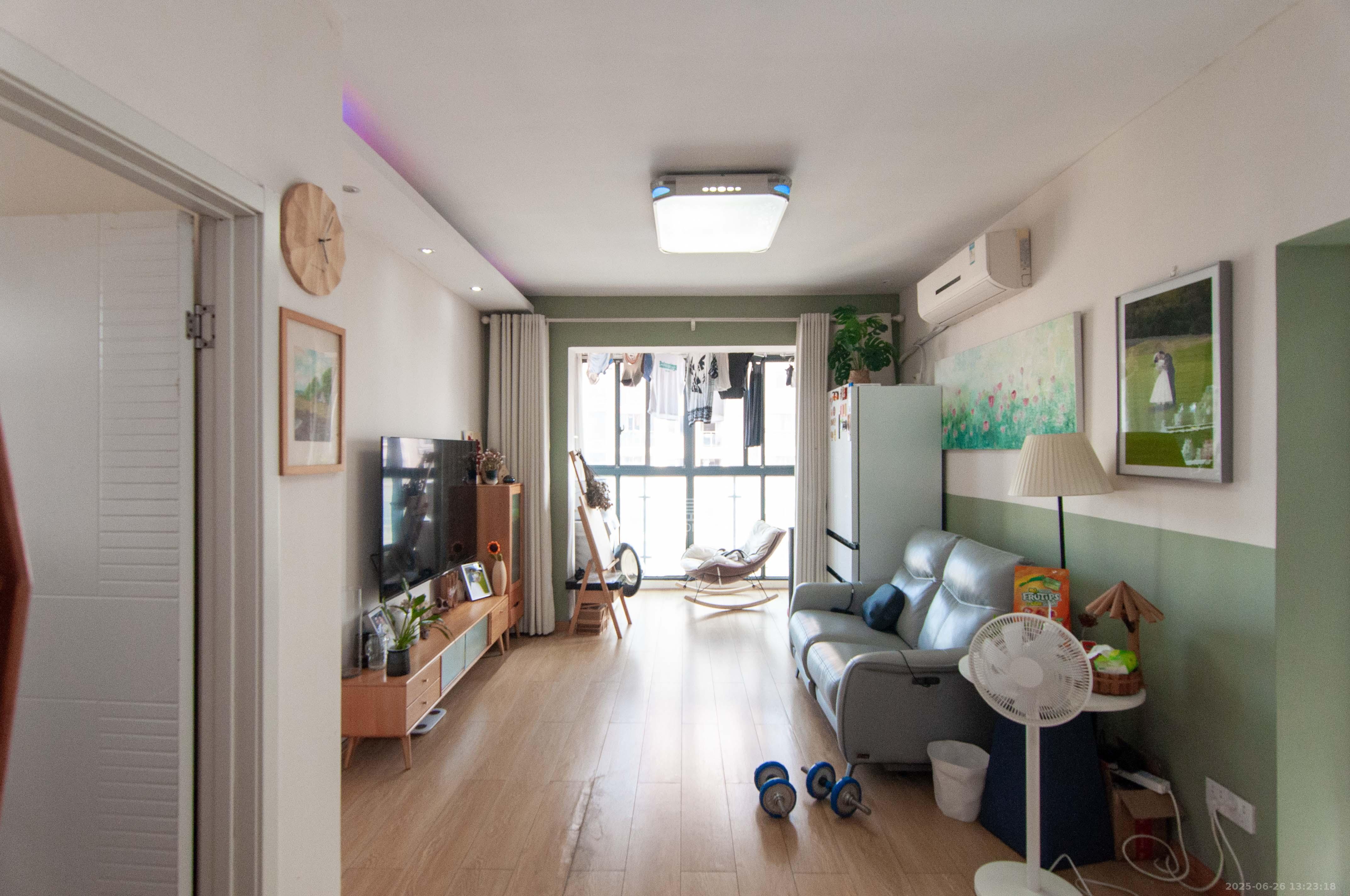 高鑫麓城  3室2厅1卫    98.0万 高鑫麓城  3室2厅1卫    98.0万客厅