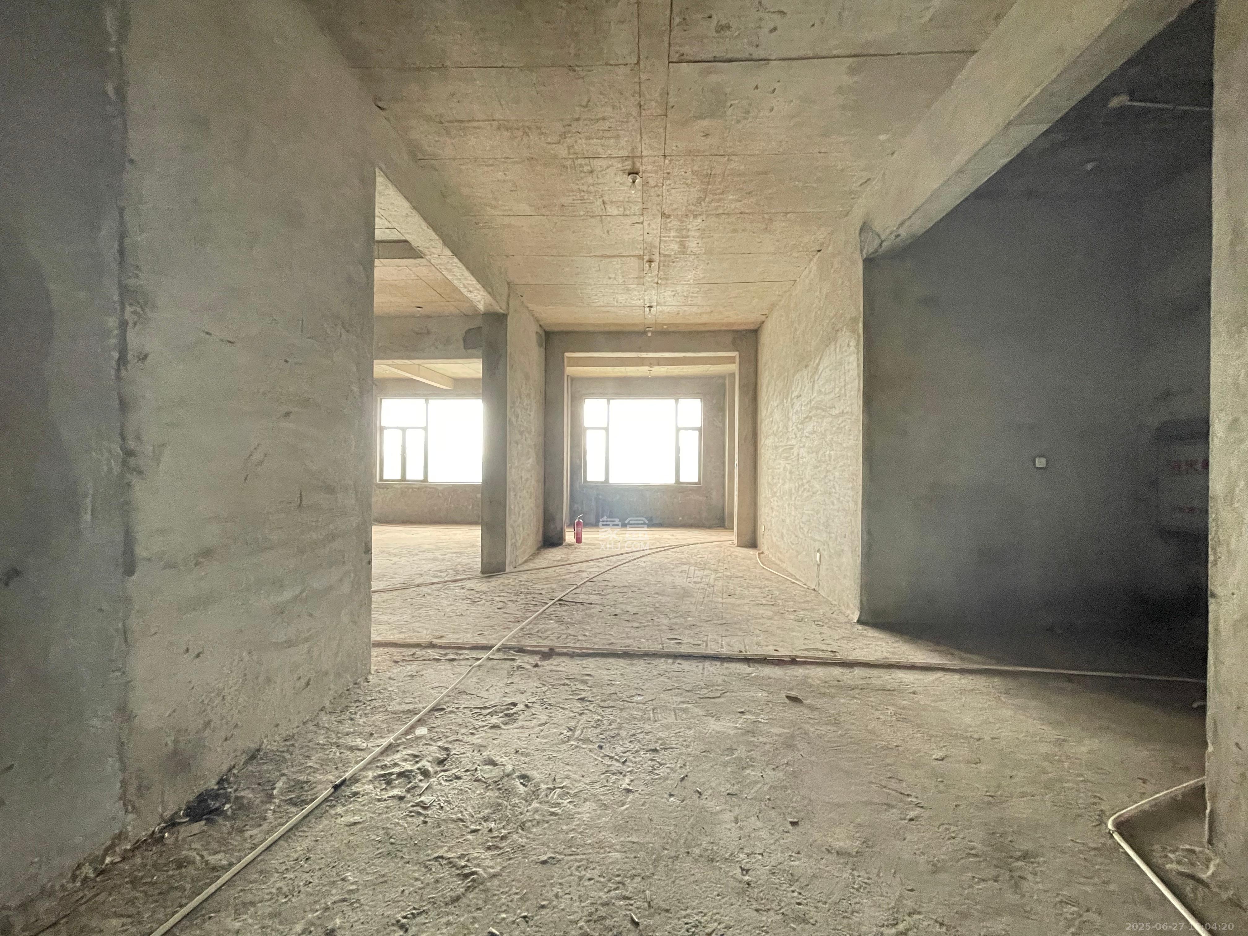 恒大名都   221.86㎡      2500.0元/月室内图