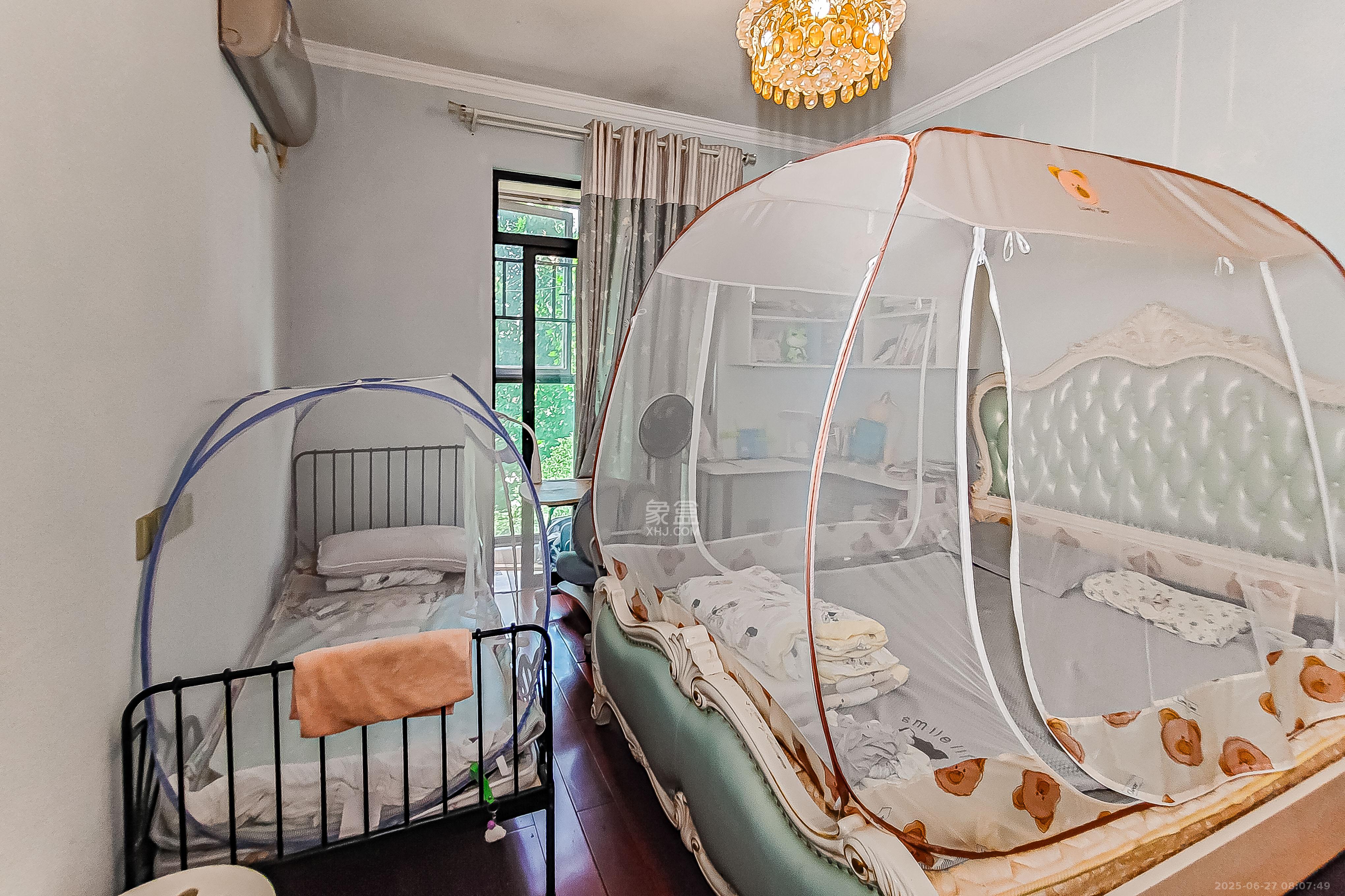 星湖湾一期洋房  4室2厅2卫    157.8万卧室