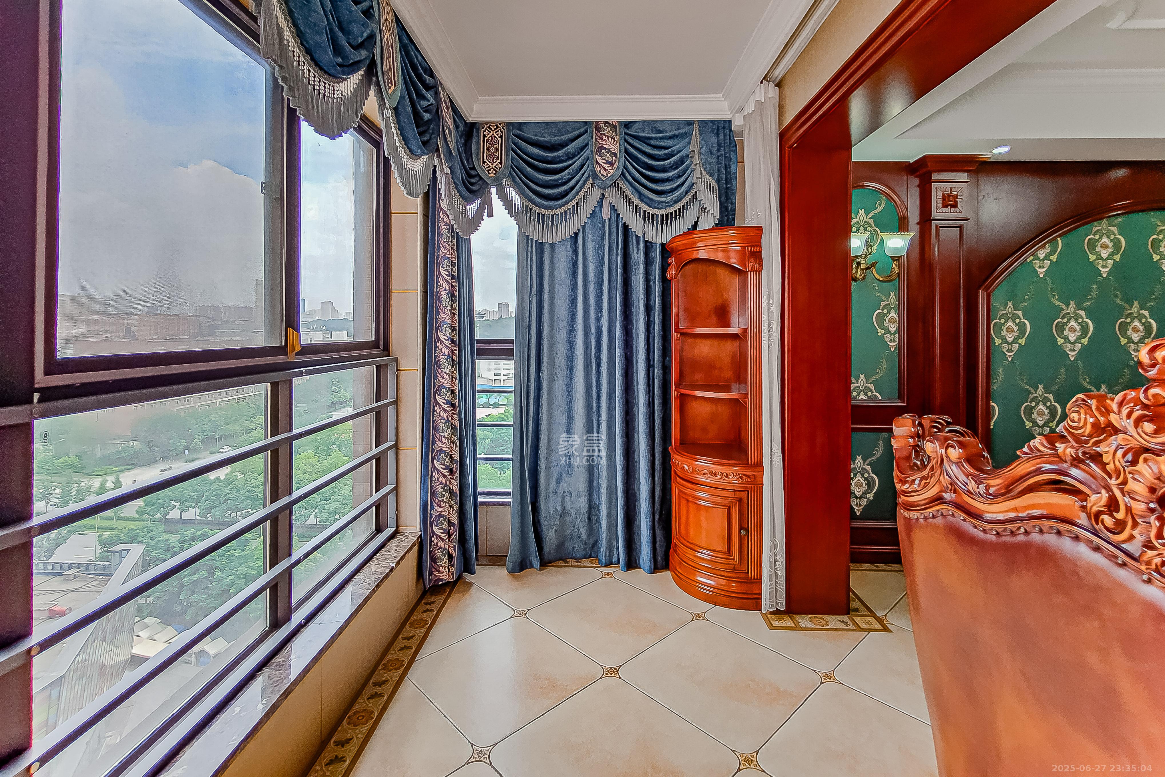 未来漫城 4室2厅2卫 136.0万 未来漫城 4室2厅2卫 136.0万阳台