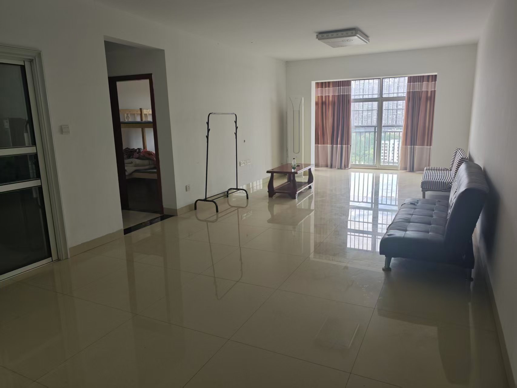 宇元万向城 3室2厅2卫 2400.0元/月 宇元万向城 3室2厅2卫 2400.0元/月室内图