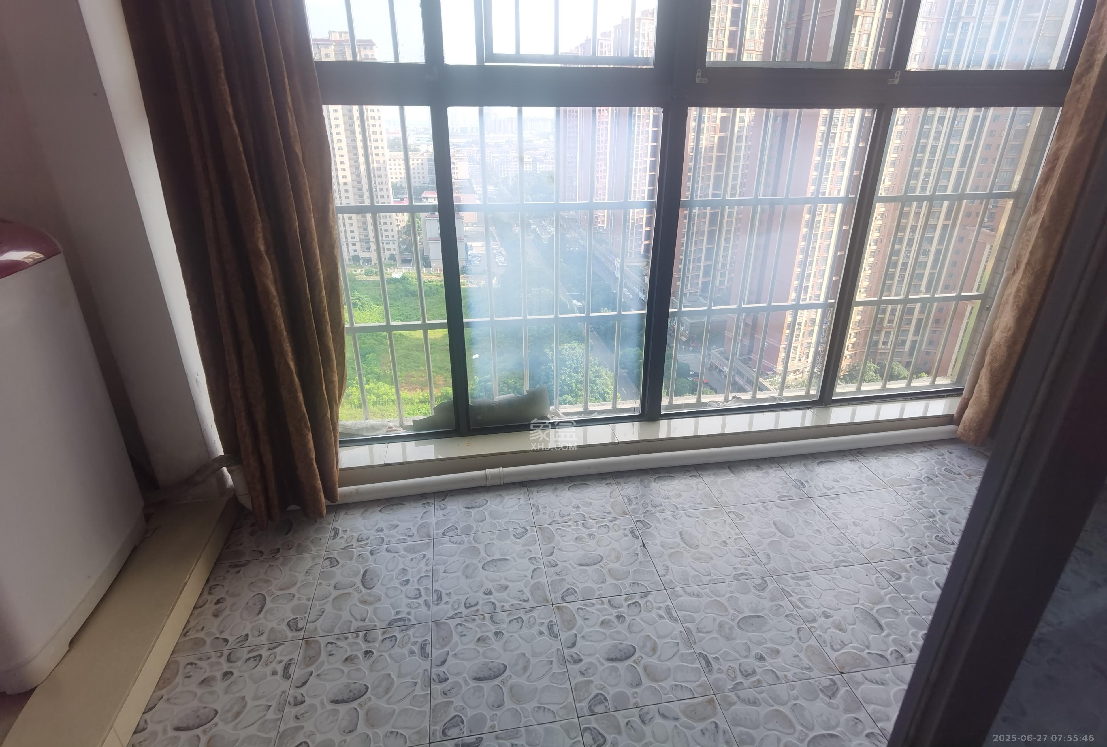 佳美紫郡  3室2厅1卫    1600.0元/月 佳美紫郡  3室2厅1卫    1600.0元/月室内图