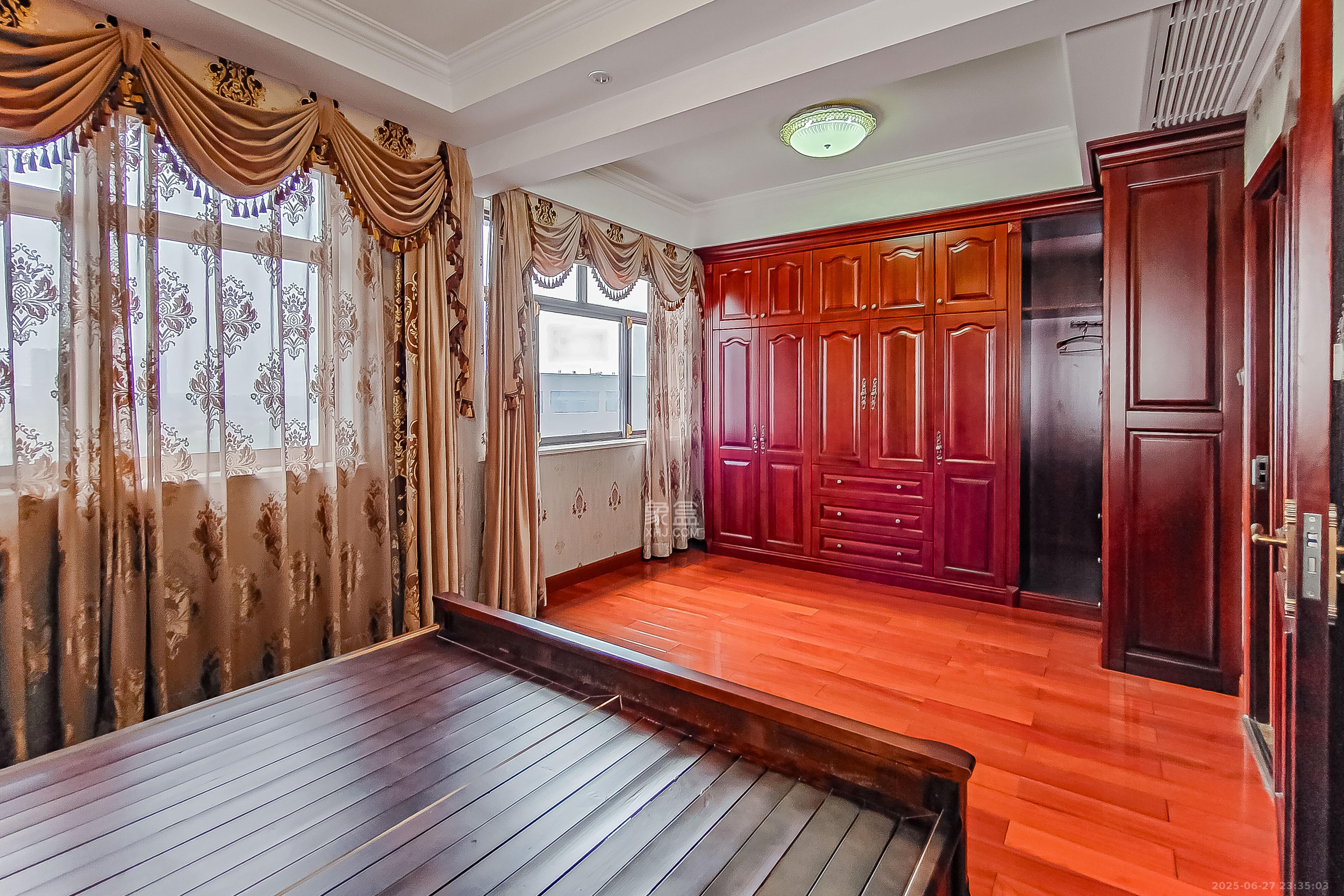 未来漫城 4室2厅2卫 136.0万 未来漫城 4室2厅2卫 136.0万卧室