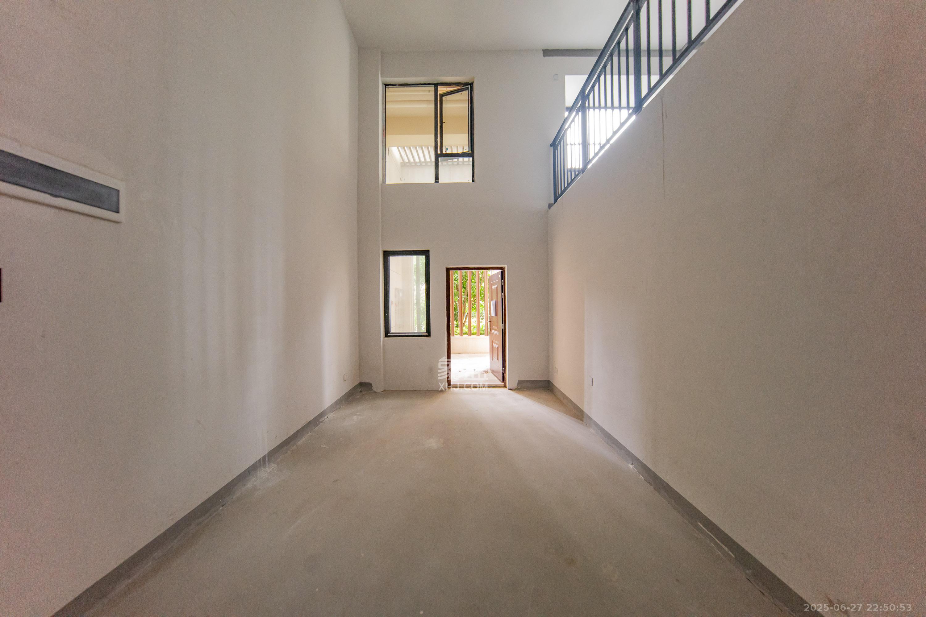 建投象山国际  3室2厅2卫   106.00万客厅