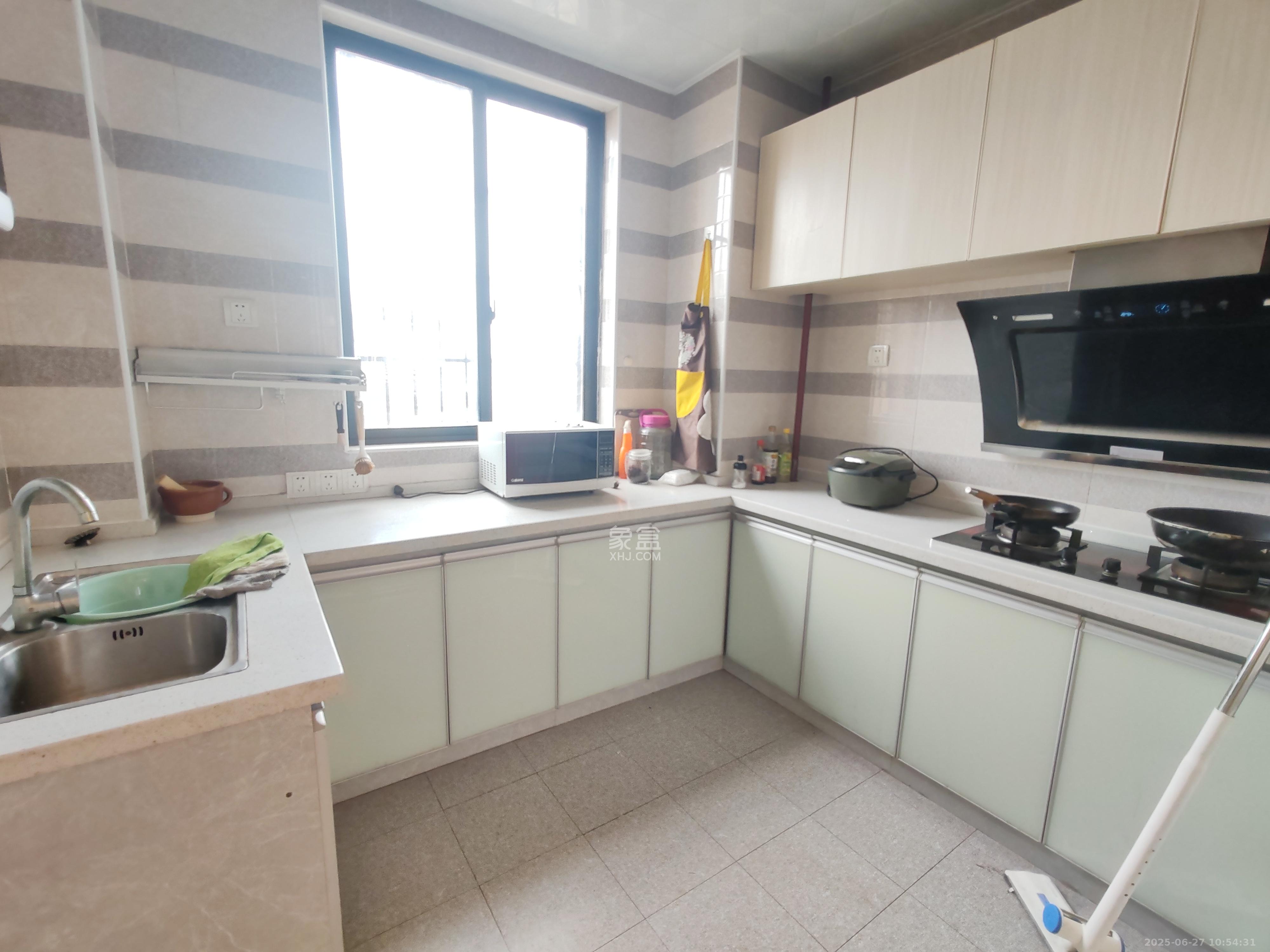 旺城天誉  1室2厅2卫    1700.0元/月 旺城天誉  1室2厅2卫    1700.0元/月室内图