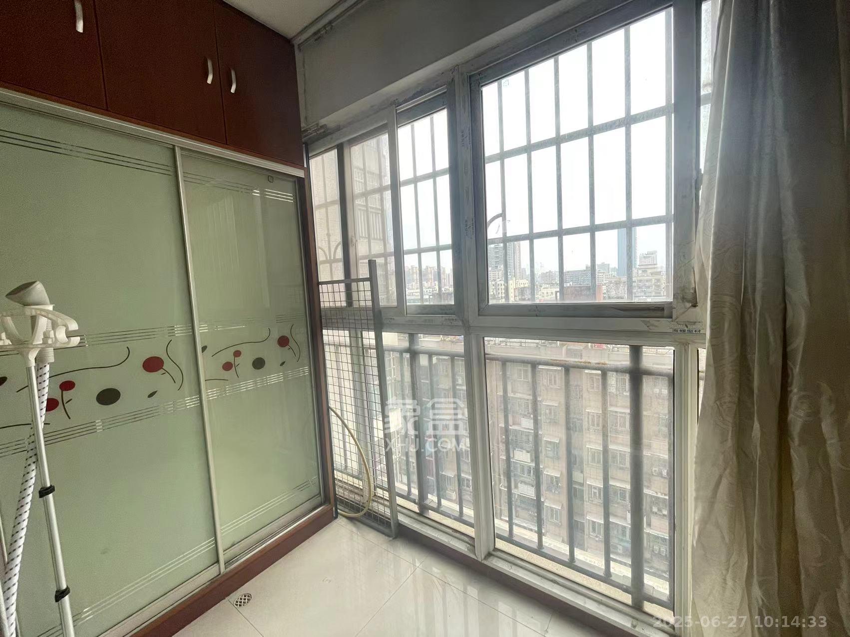 星典时代  3室2厅1卫    2000.0元/月 星典时代  3室2厅1卫    2000.0元/月室内图