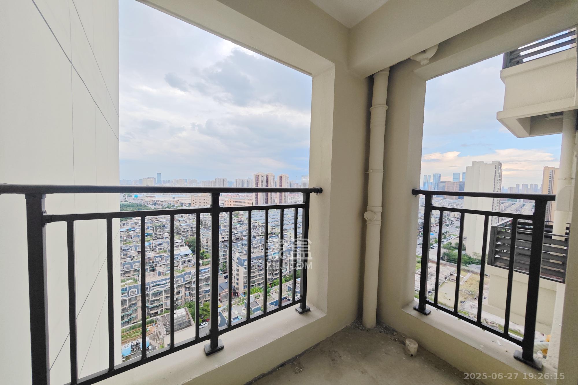 旭辉国悦府  4室2厅2卫    155.0万 旭辉国悦府  4室2厅2卫    155.0万阳台