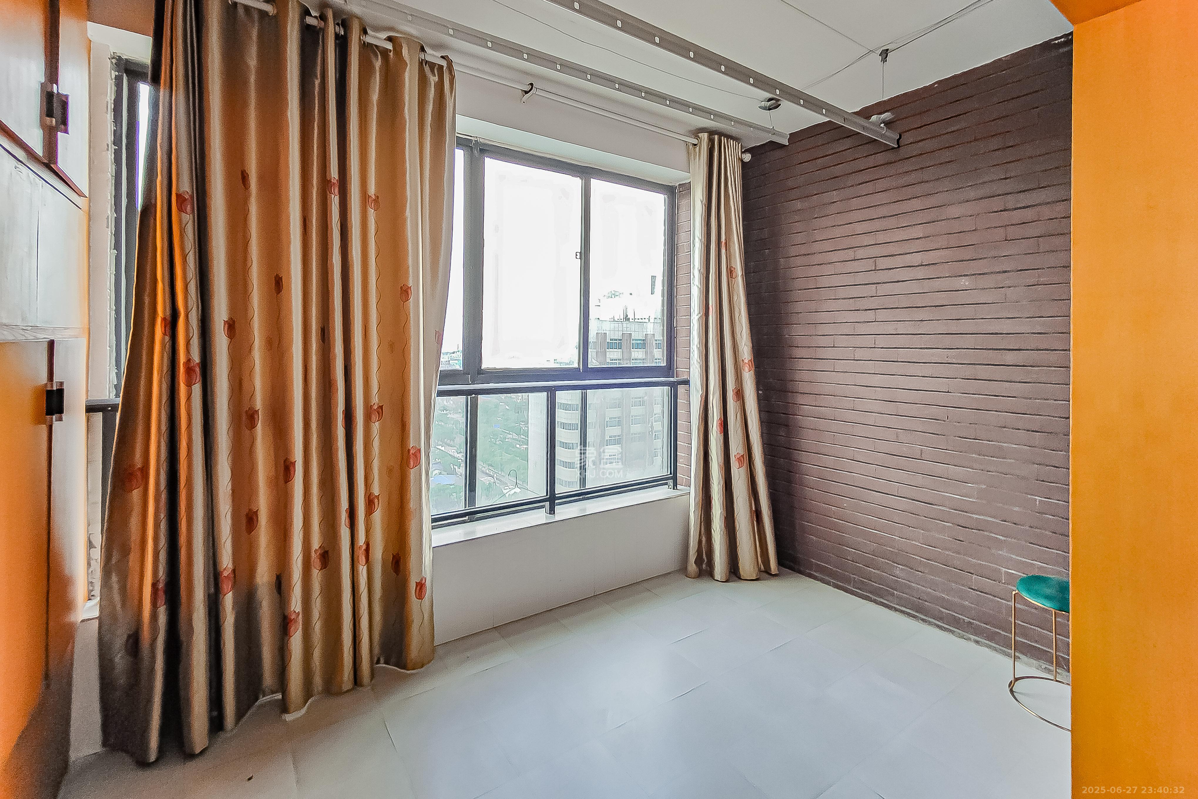 尚城 2室1厅1卫 70.0万 尚城 2室1厅1卫 70.0万阳台